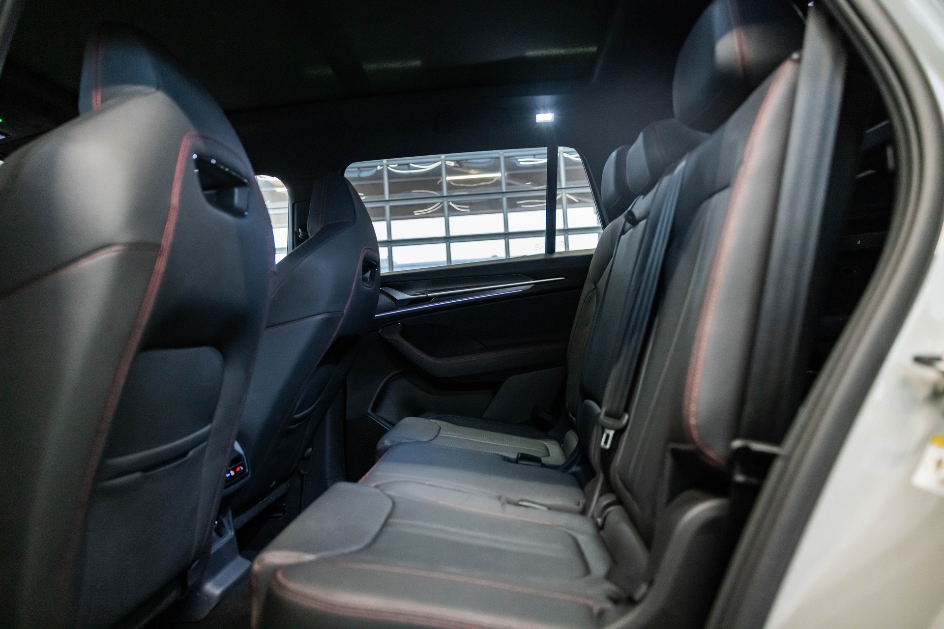 SKODA Kodiaq 2.0 TSI RS / 7Plätzer / Panorama / Canton-image-12