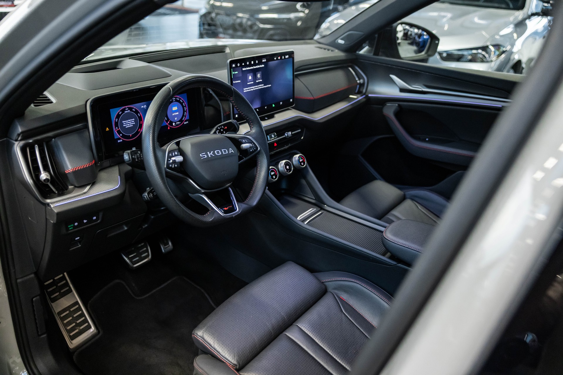 SKODA Kodiaq 2.0 TSI RS / 7Plätzer / Panorama / Canton-image-10