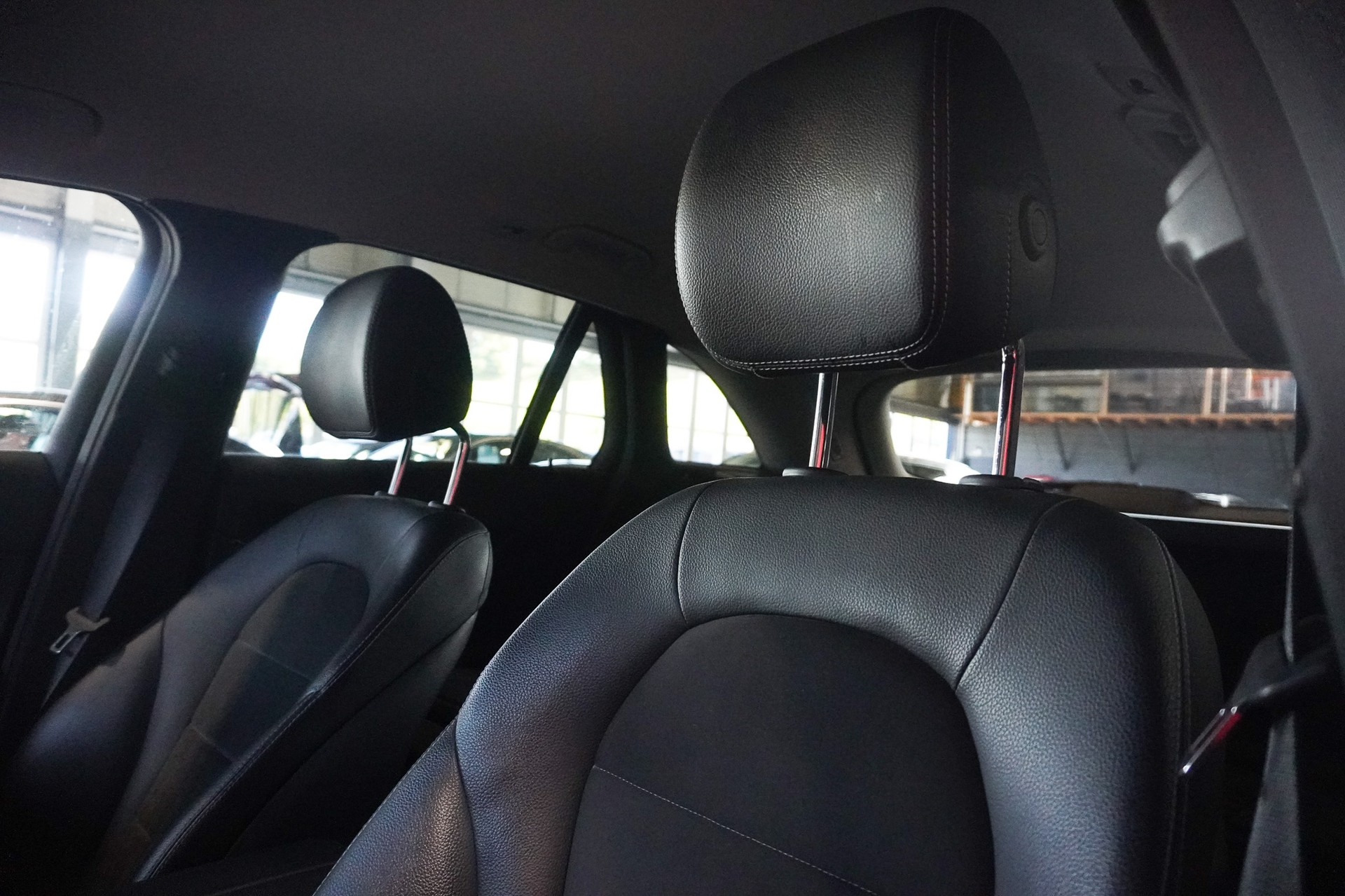 MERCEDES-BENZ GLC 250 d AMG Line 4Matic 9G-Tronic-image-13