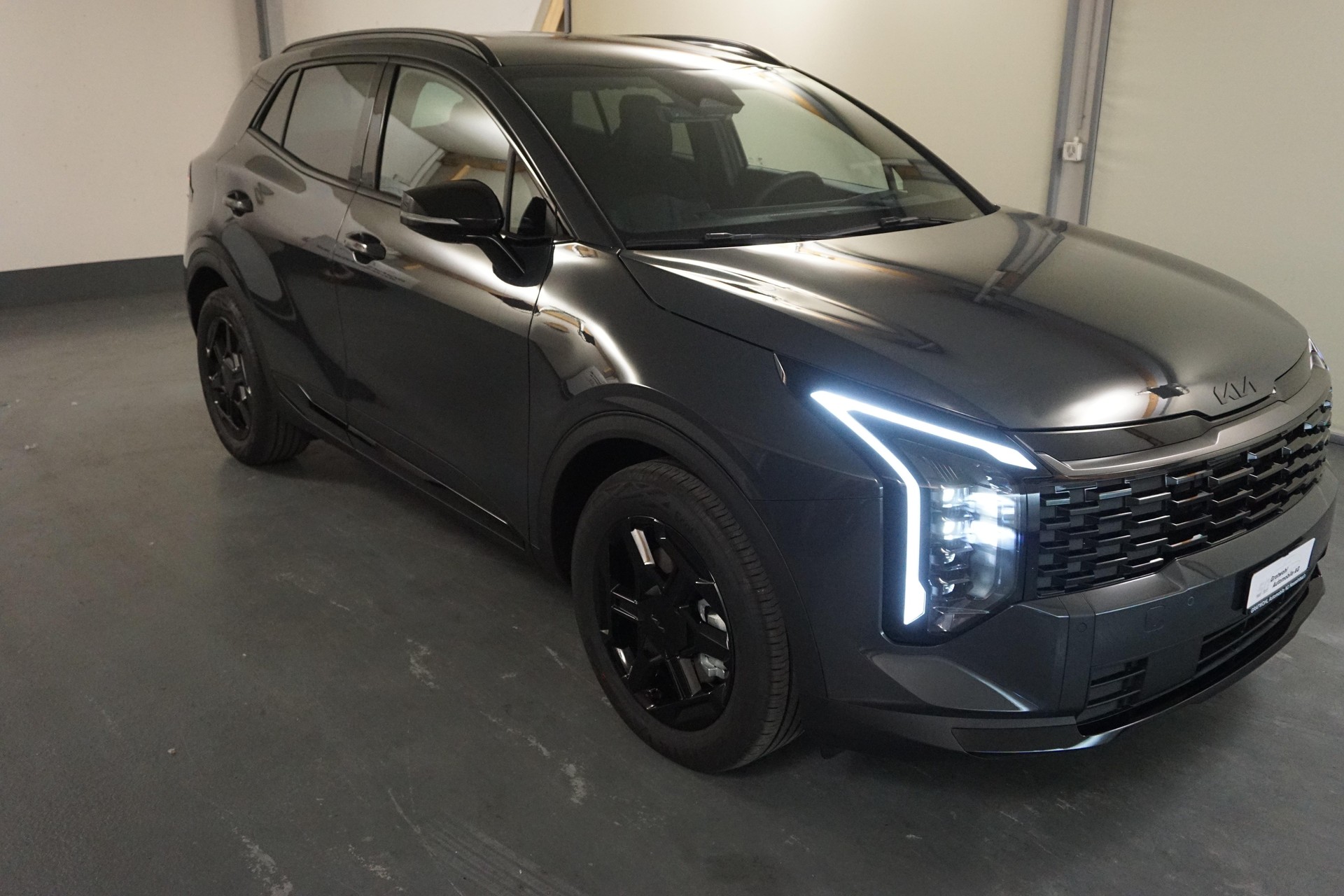 KIA Sportage 1.6 T-GDi Hybrid Black Edition-showroom-element-2