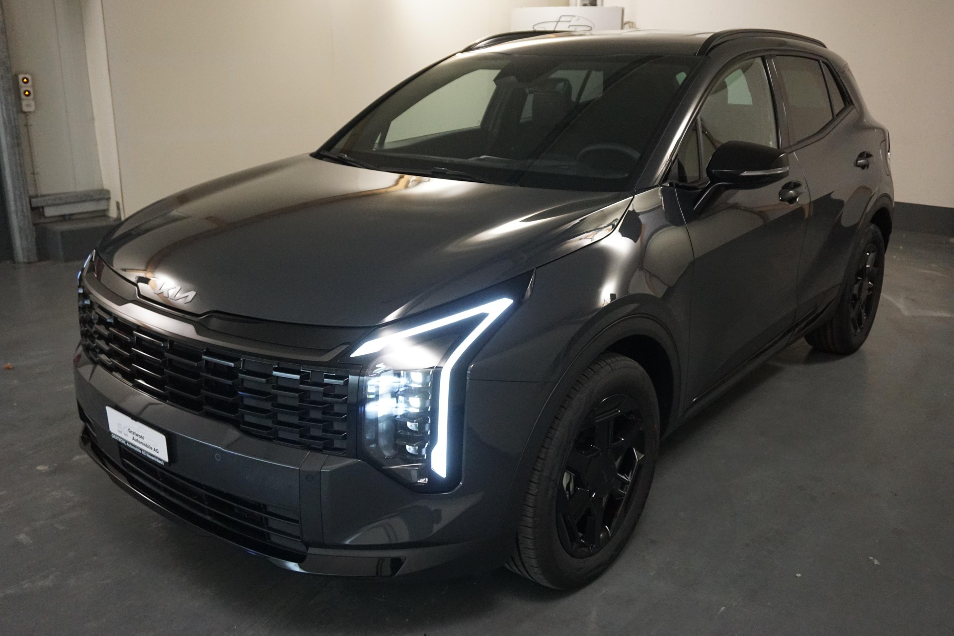 KIA Sportage 1.6 T-GDi Hybrid Black Edition-image-1