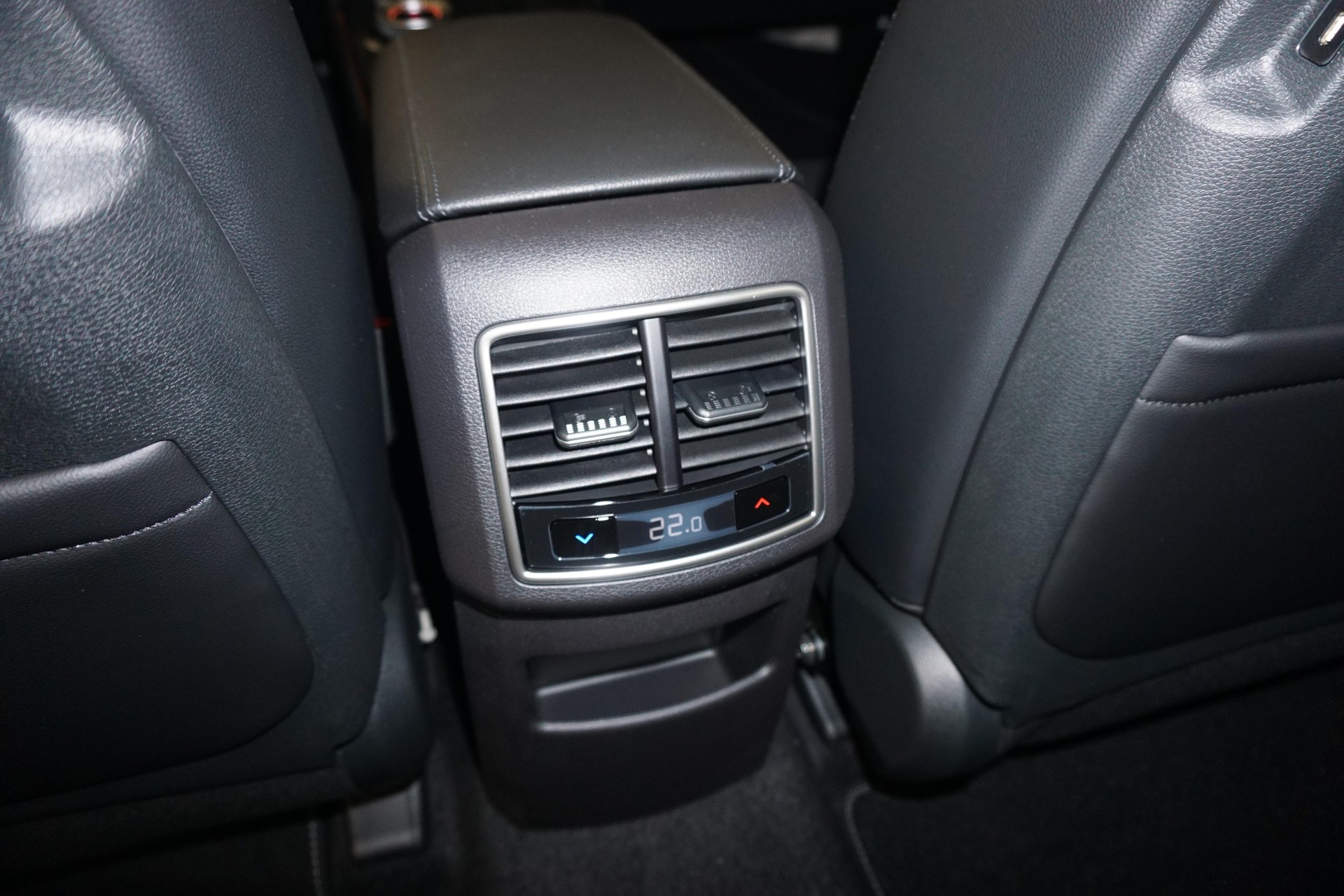 KIA Sportage 1.6 T-GDi Hybrid Black Edition-image-13