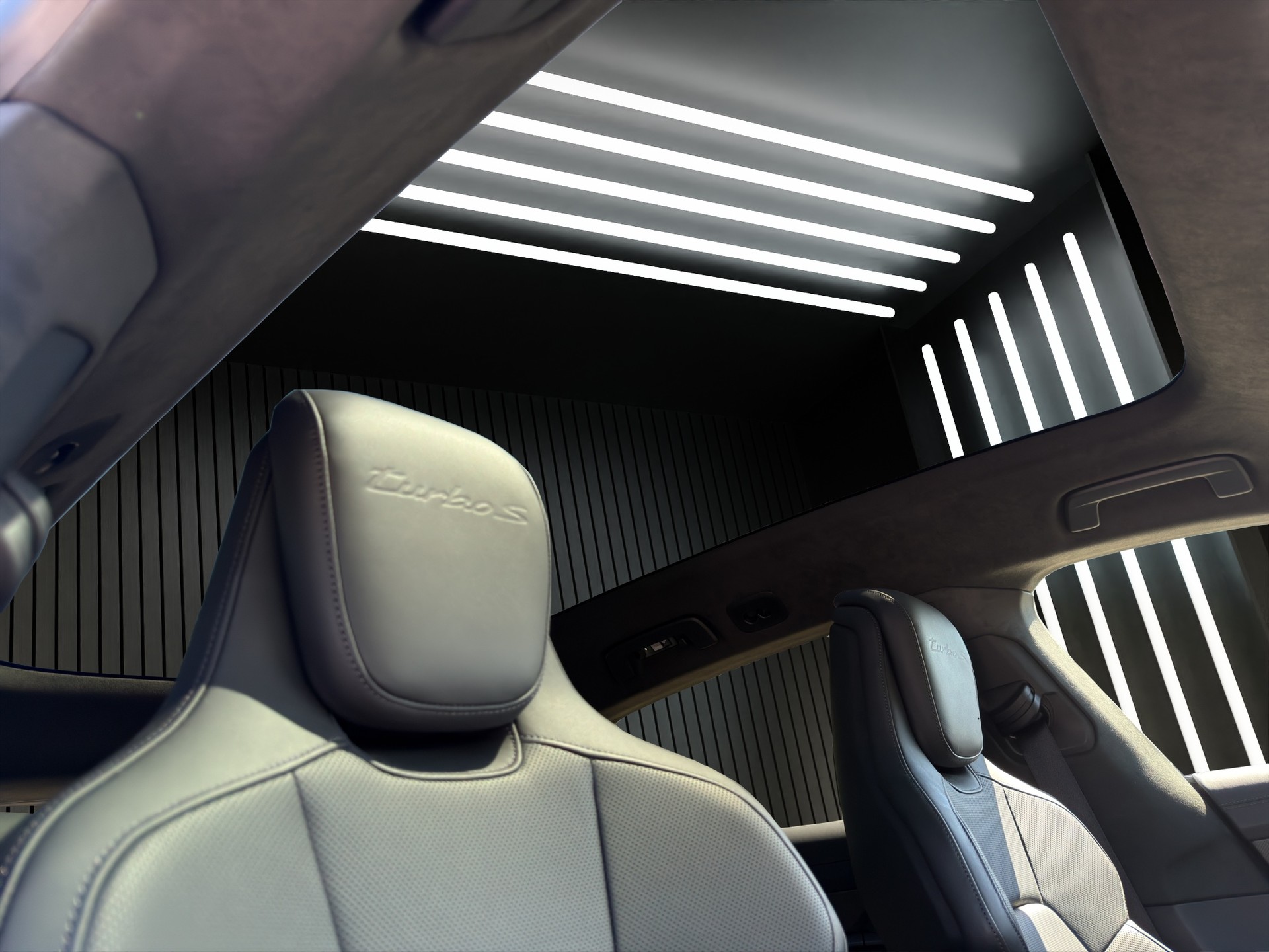 PORSCHE Taycan Cross Turismo Turbo S-image-16