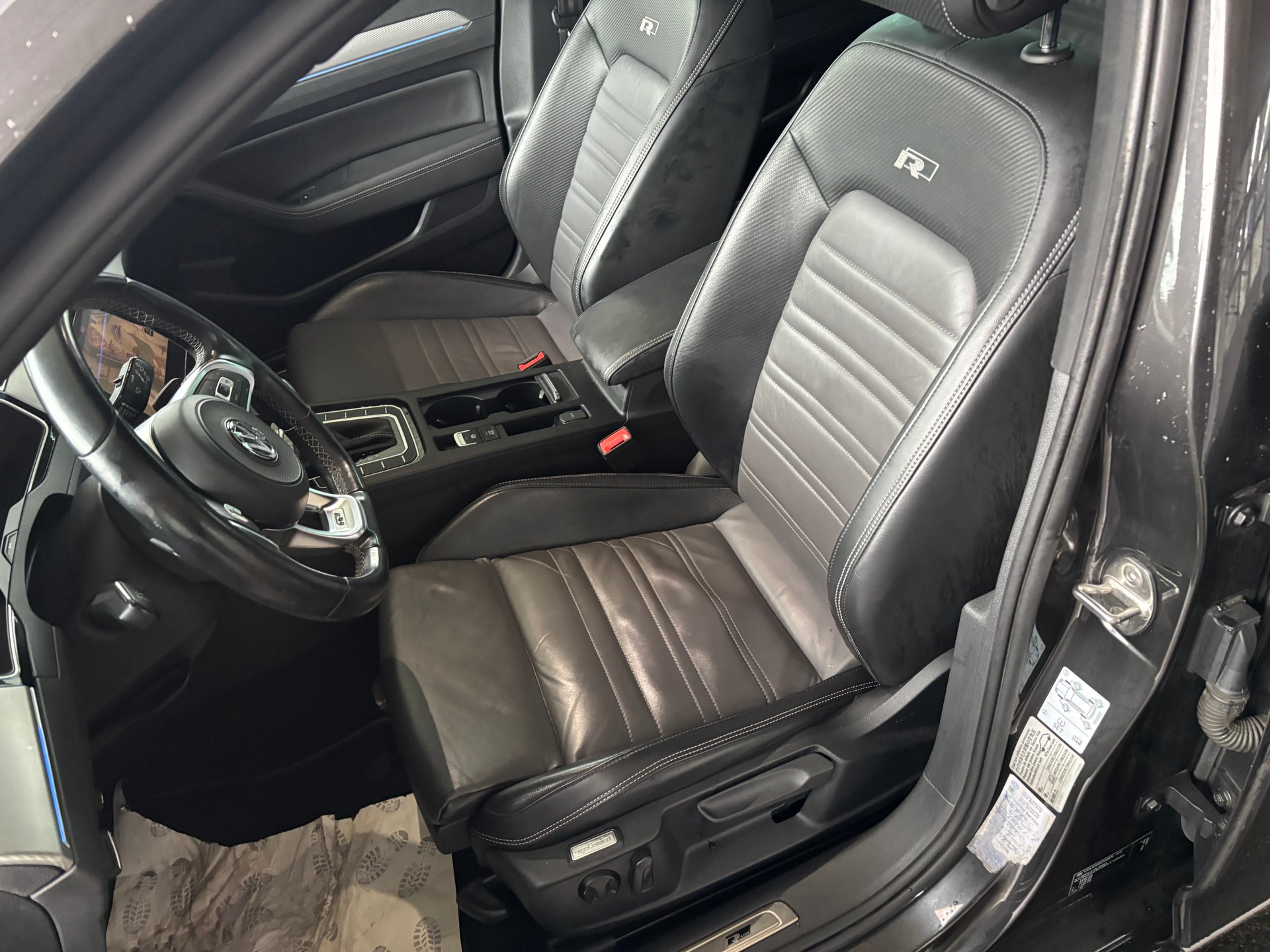 VW Passat Variant 2.0 TSI BMT Highline R-Line 4Motion DSG-image-6