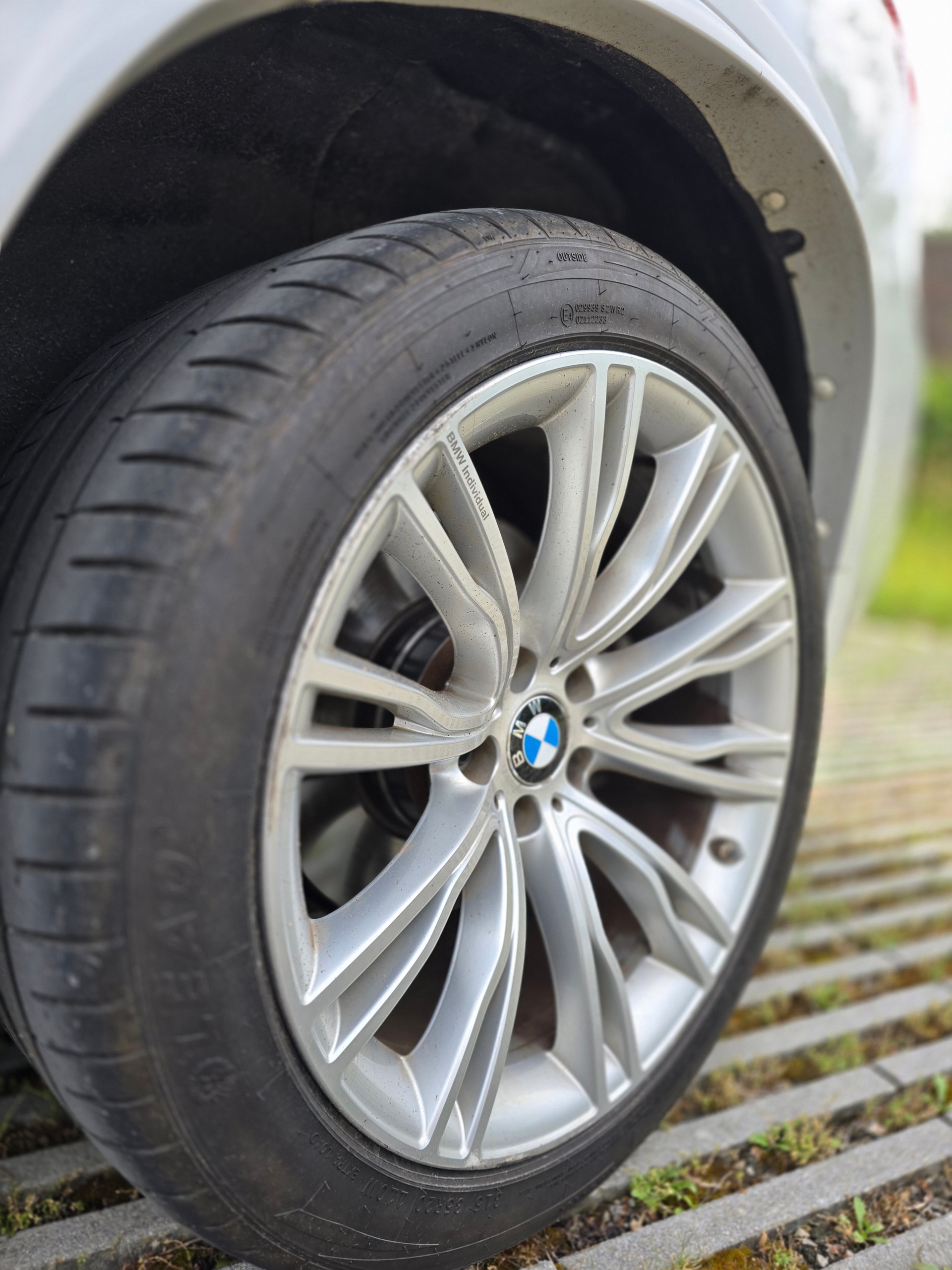BMW 50i xDrive-image-3