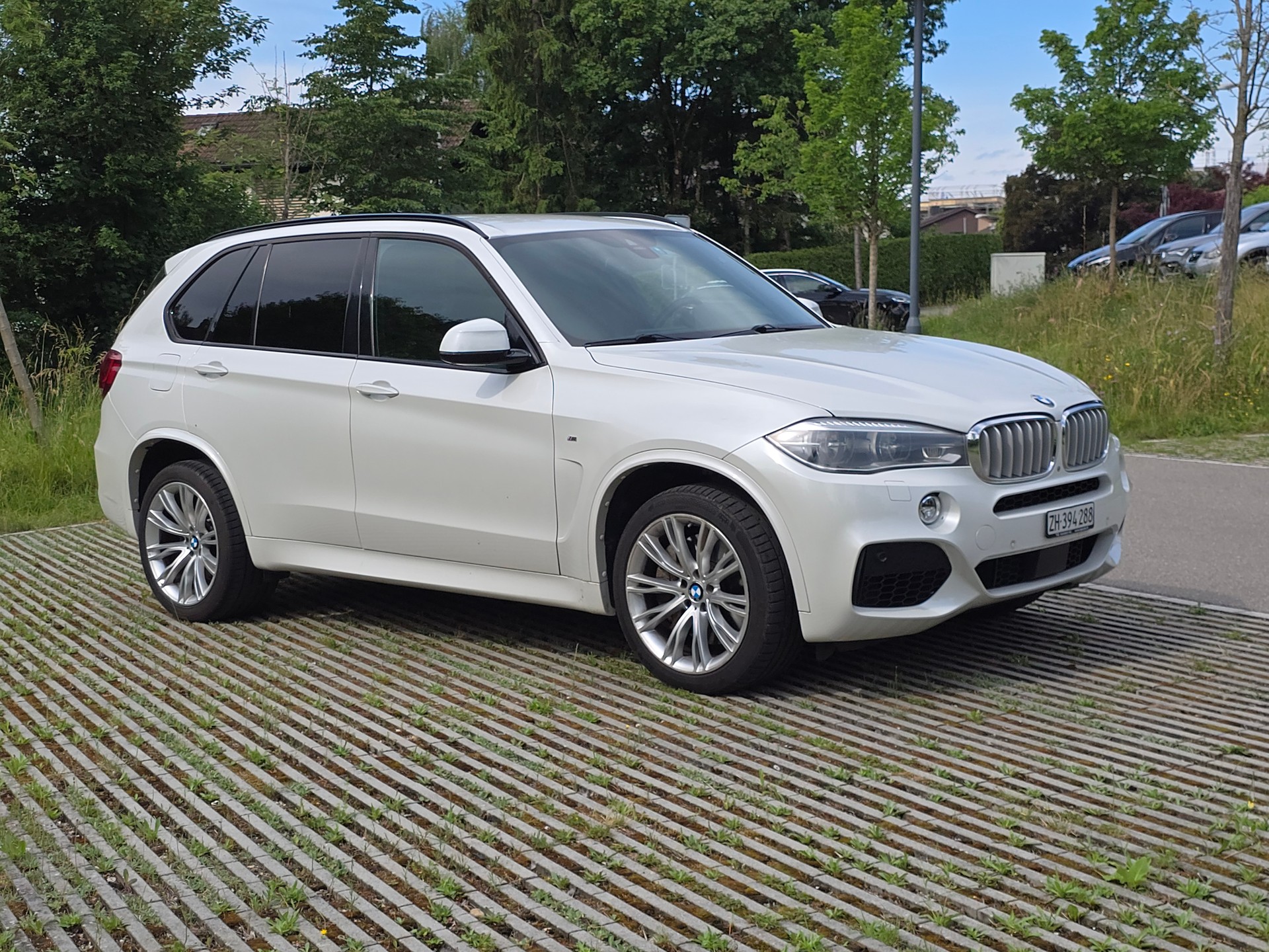 BMW 50i xDrive-image-1