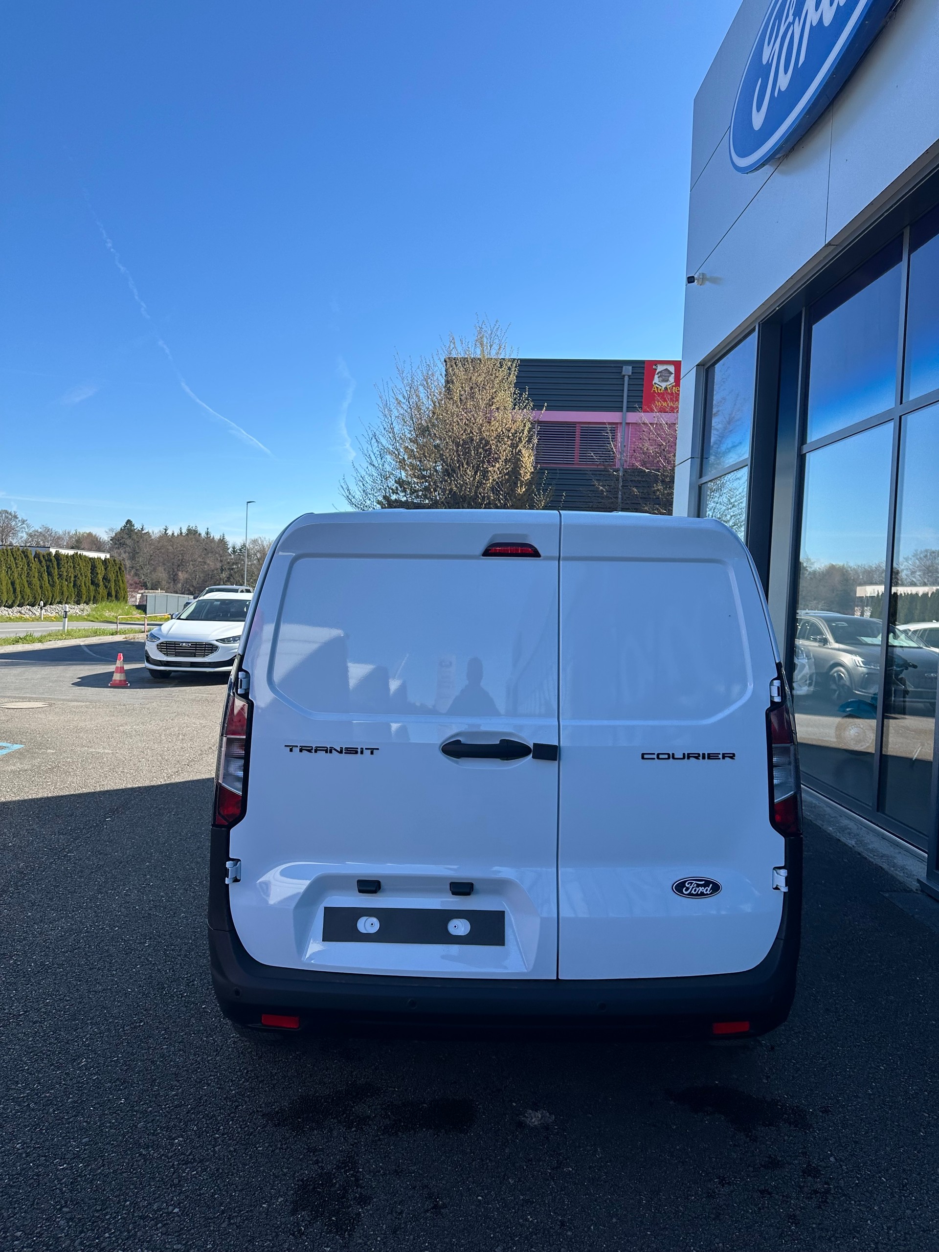 FORD Transit Courier van 1.0 EcoBoo Trend/125CV/Aut.-image-4