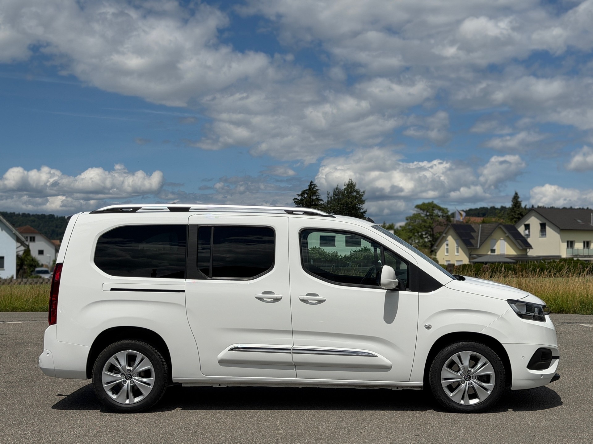 TOYOTA Proace City Verso 1.2 Trend Long Automatik-image-11