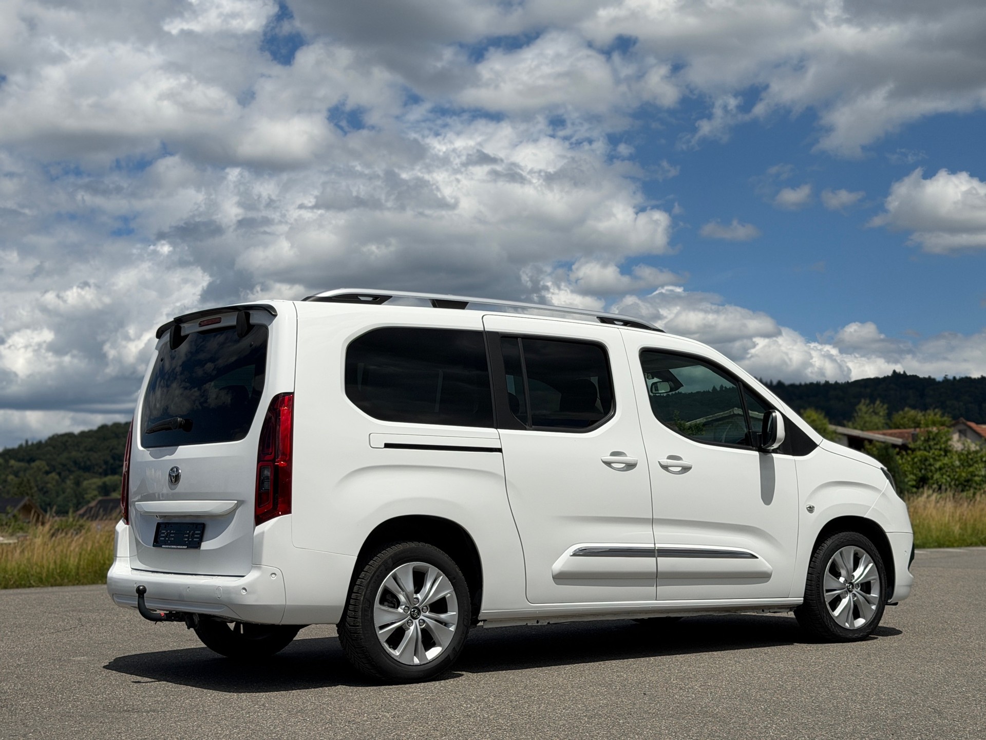 TOYOTA Proace City Verso 1.2 Trend Long Automatik-image-3