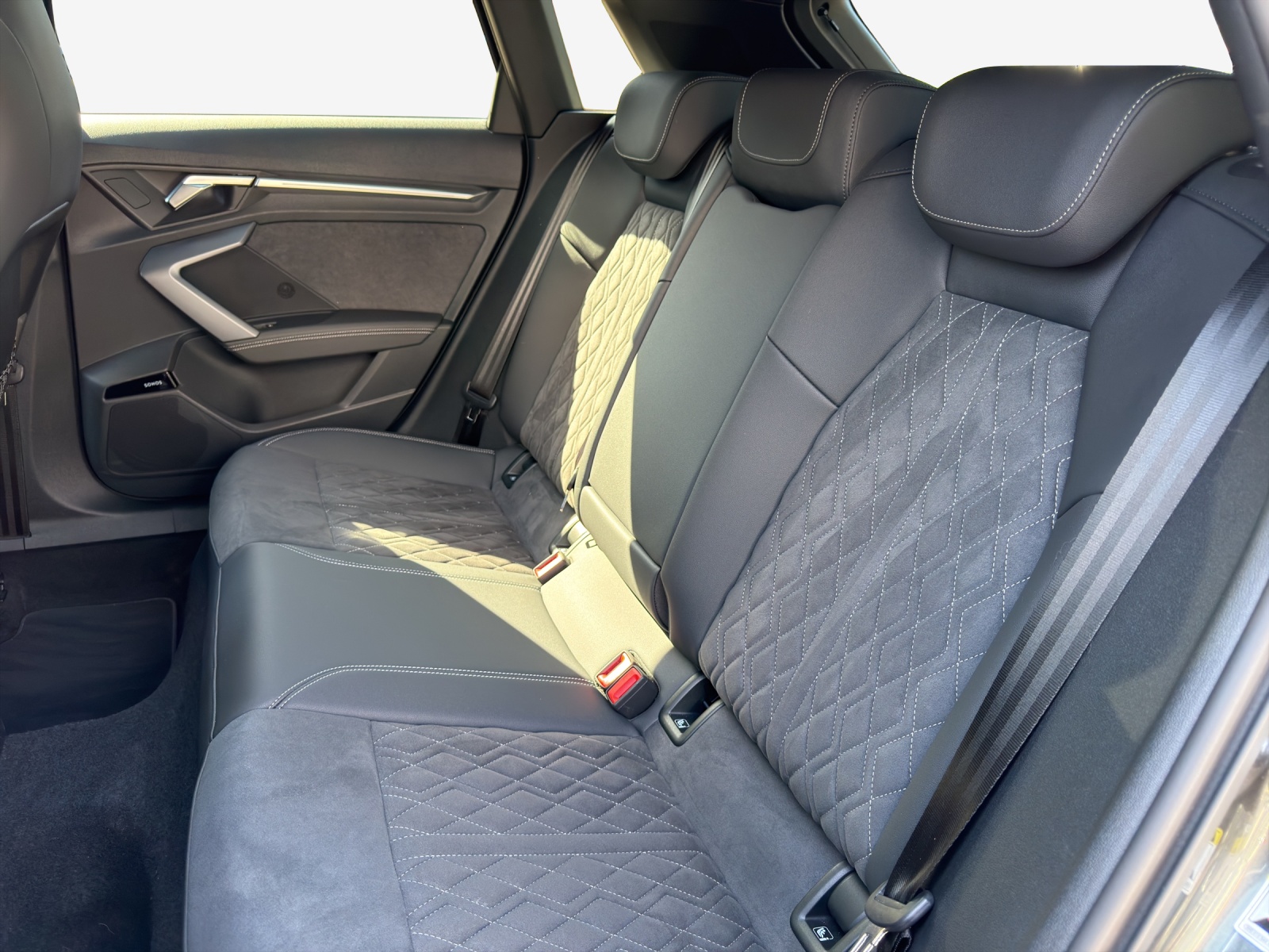 AUDI S3 Sportback TFSI quattro S-tronic-image-11