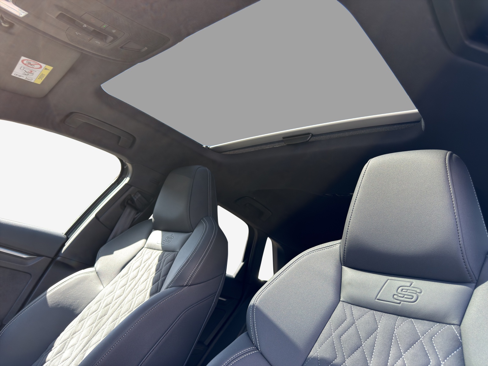 AUDI S3 Sportback TFSI quattro S-tronic-image-15