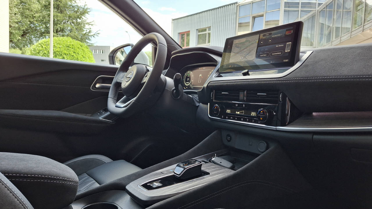 NISSAN Qashqai 1.5 VC-T Tekna+-image-14