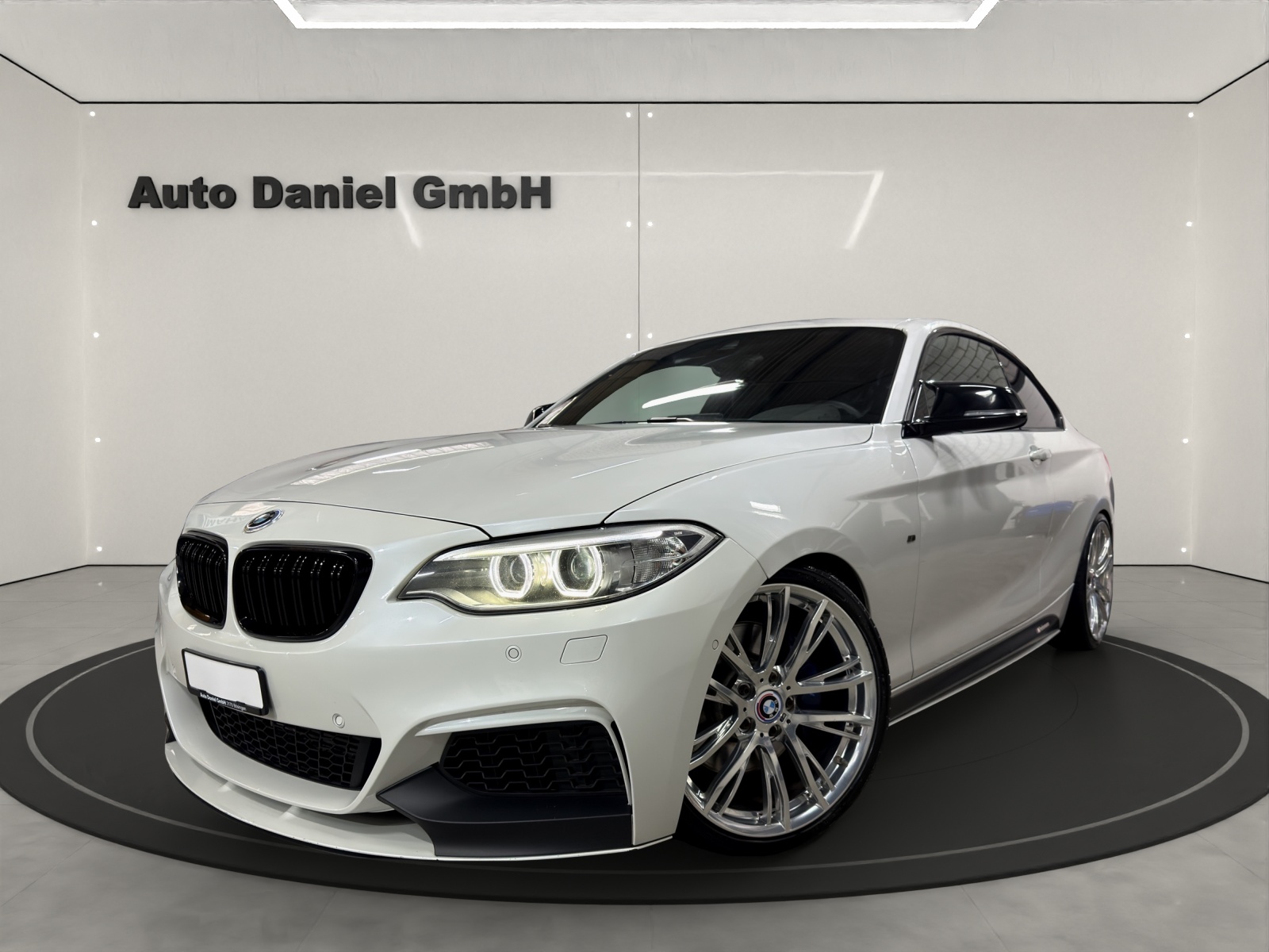 BMW M235i Steptronic / M-Performance-image-0