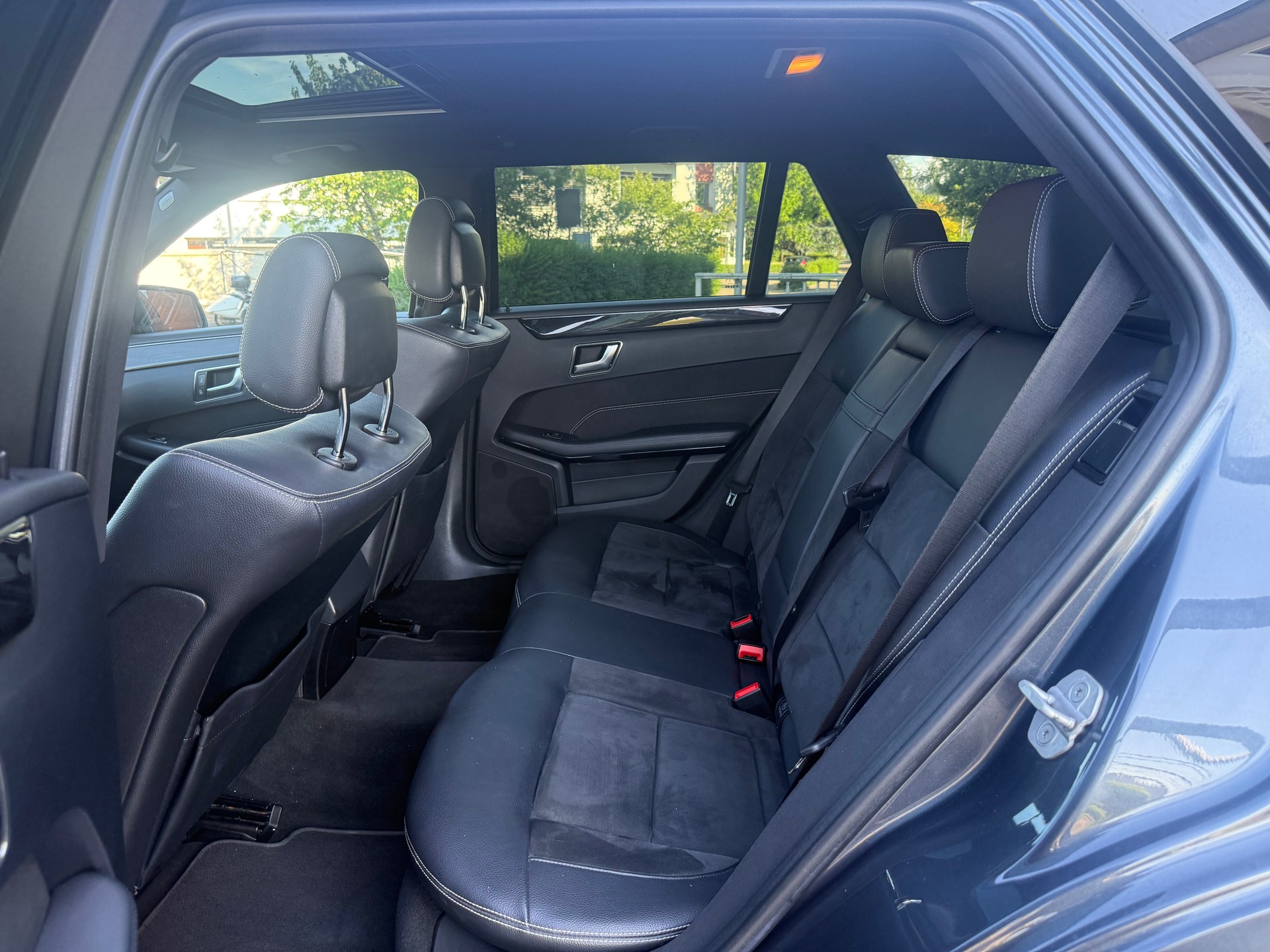 MERCEDES-BENZ E 250 CDI BlueEfficiency 4Matic 7G-Tronic-image-11