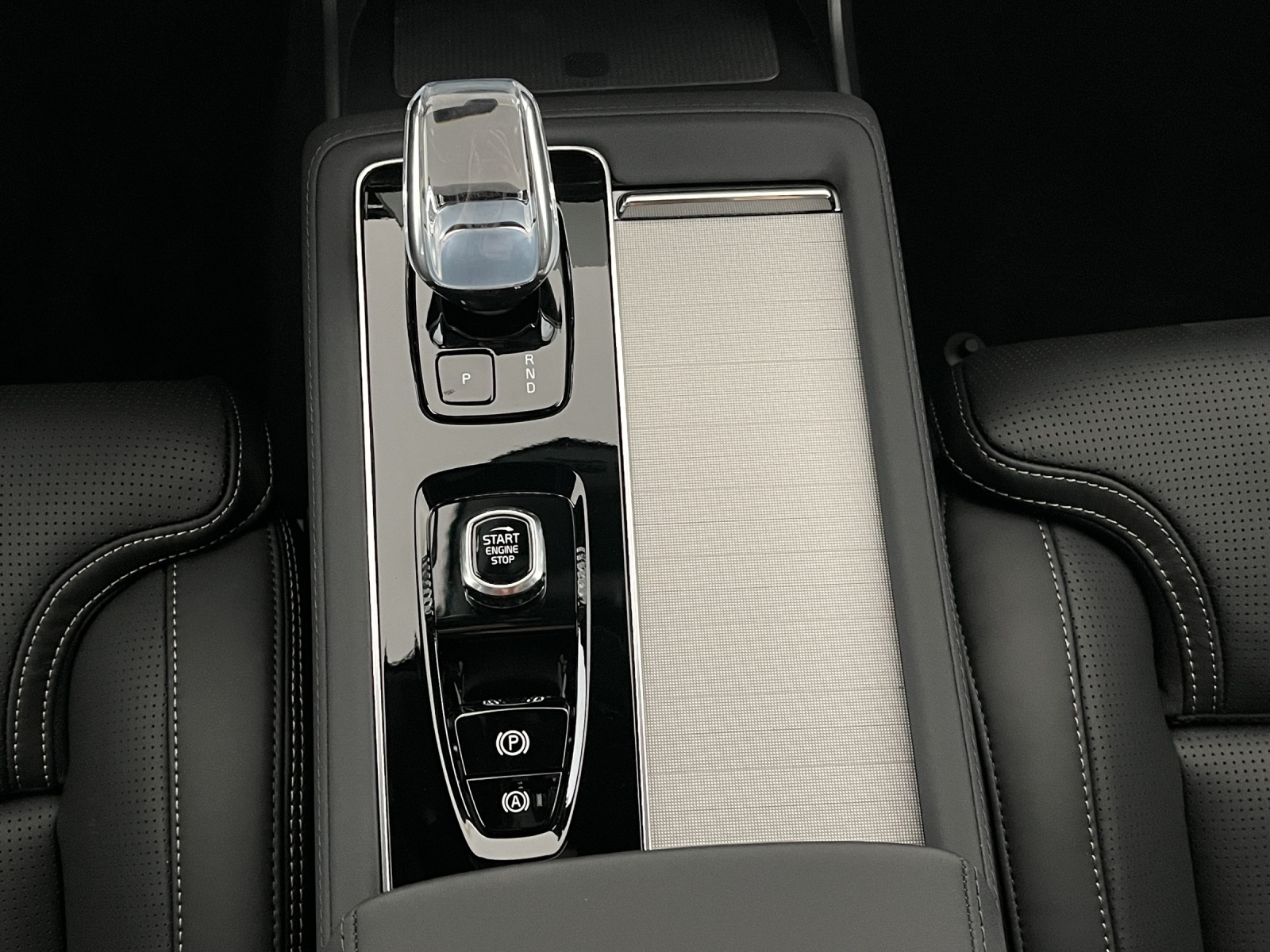 VOLVO XC90 2.0 T8 TE Black Edition eAWD-image-16