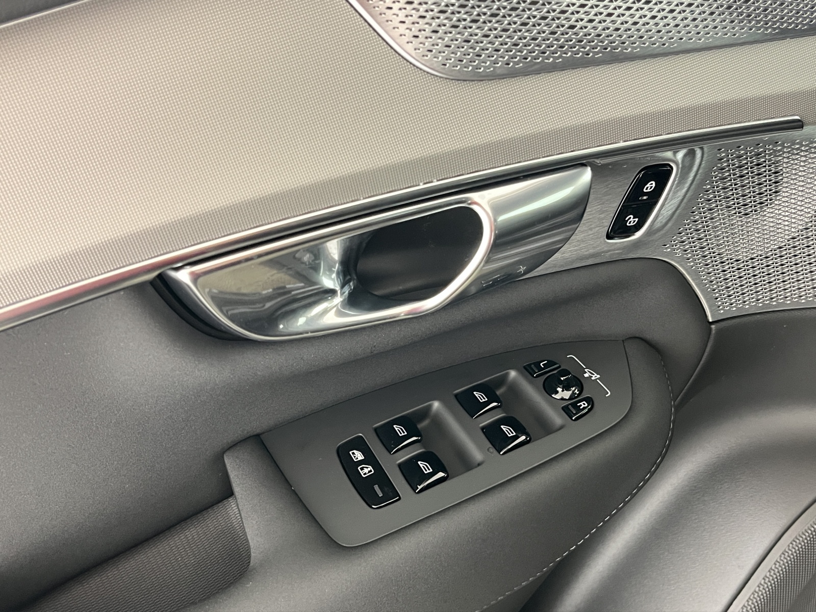 VOLVO XC90 2.0 T8 TE Black Edition eAWD-image-14