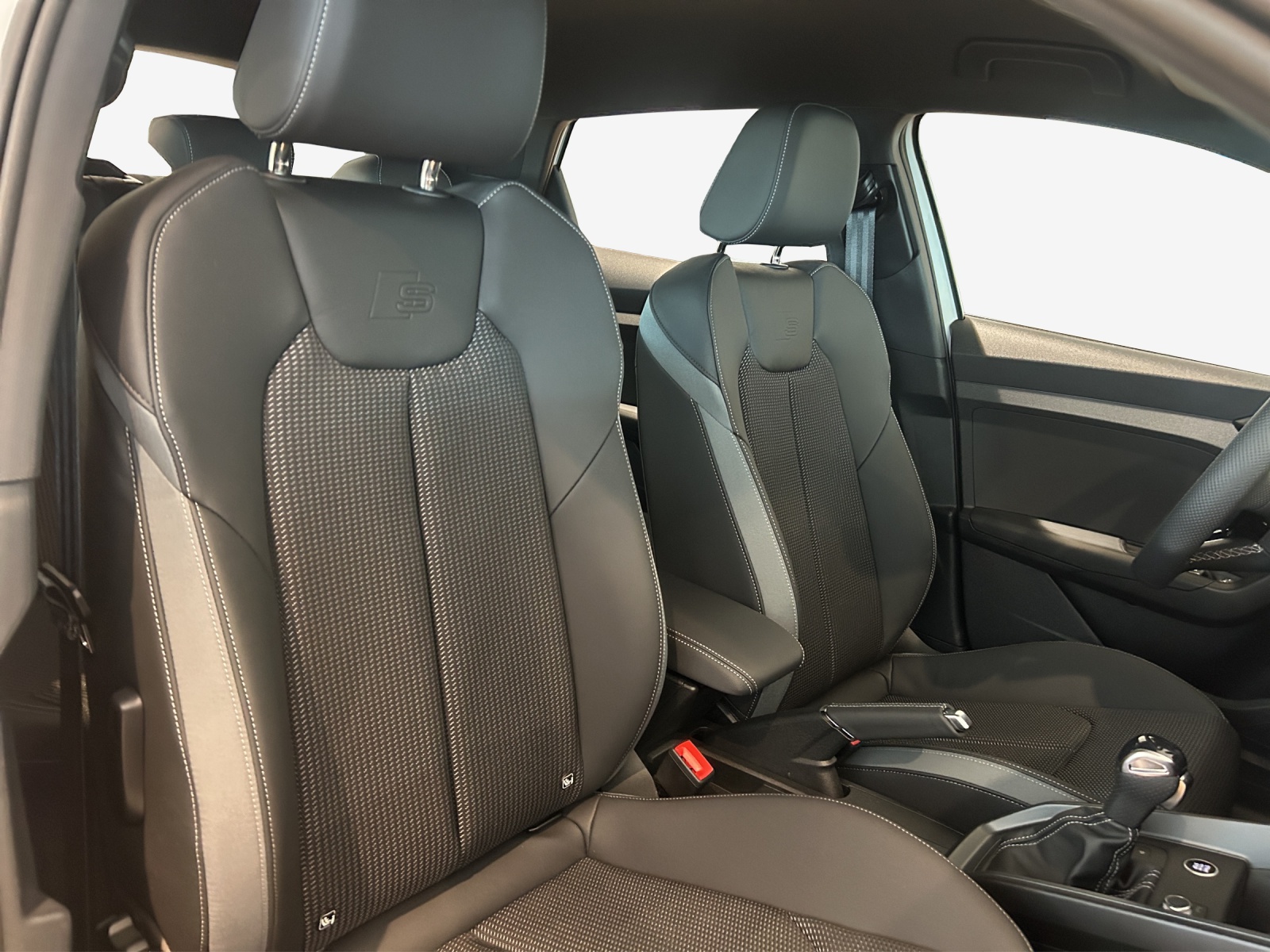 AUDI A1 Sportback 30 TFSI Attraction S-tronic-image-14