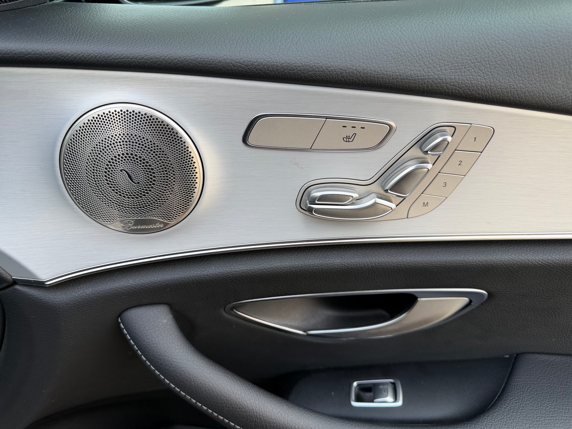 MERCEDES-BENZ E 300 e T 9G-Tronic AMG-LINE -- PANORAMA -- BURMESTER -- CH-Fahrzeug-image-13
