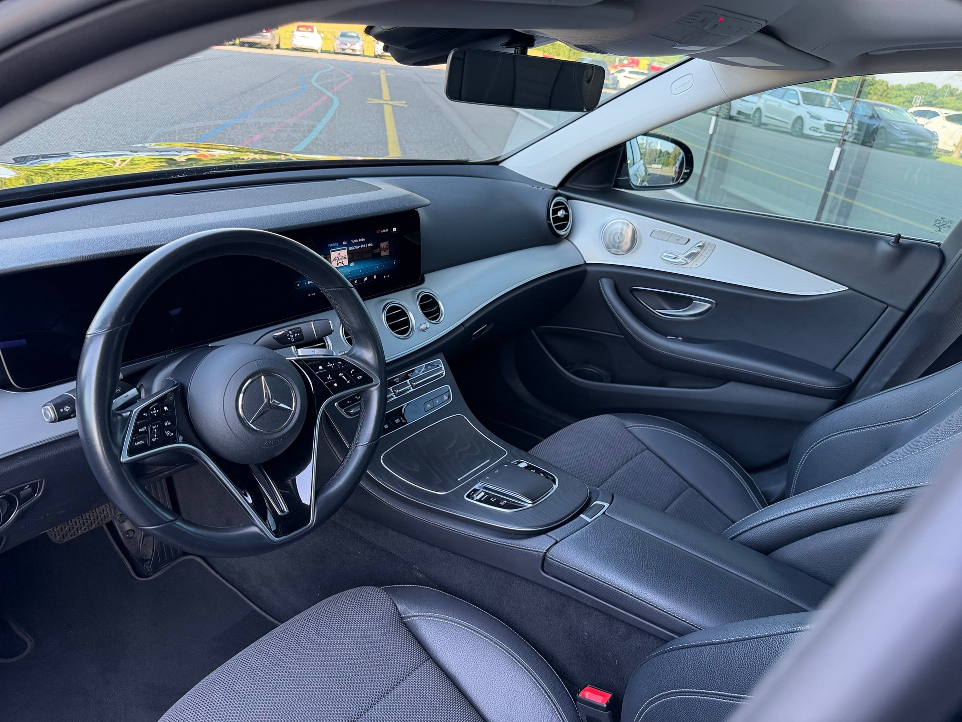 MERCEDES-BENZ E 300 e T 9G-Tronic AMG-LINE -- PANORAMA -- BURMESTER -- CH-Fahrzeug-image-12