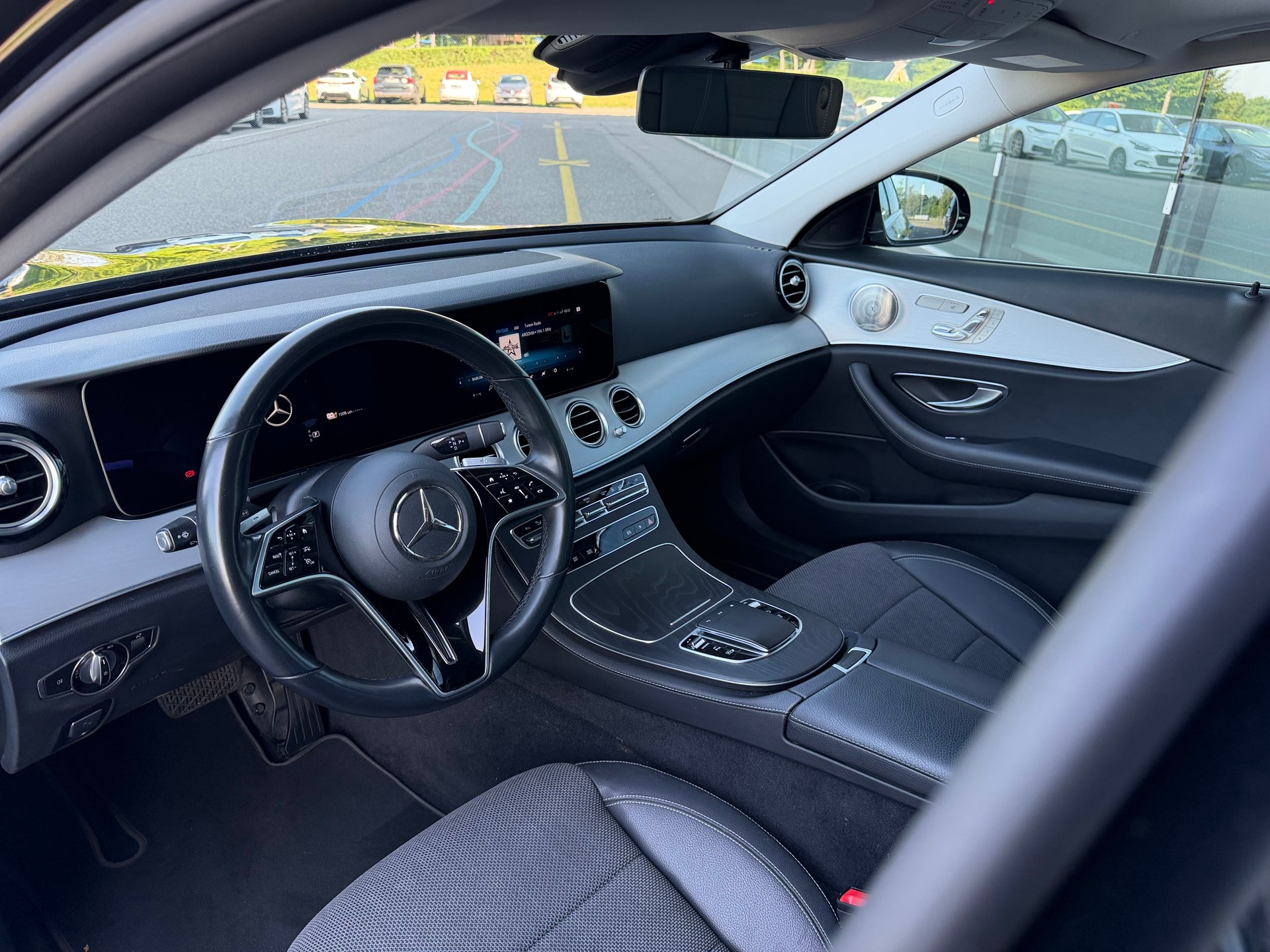 MERCEDES-BENZ E 300 e T 9G-Tronic AMG-LINE -- PANORAMA -- BURMESTER -- CH-Fahrzeug-image-9