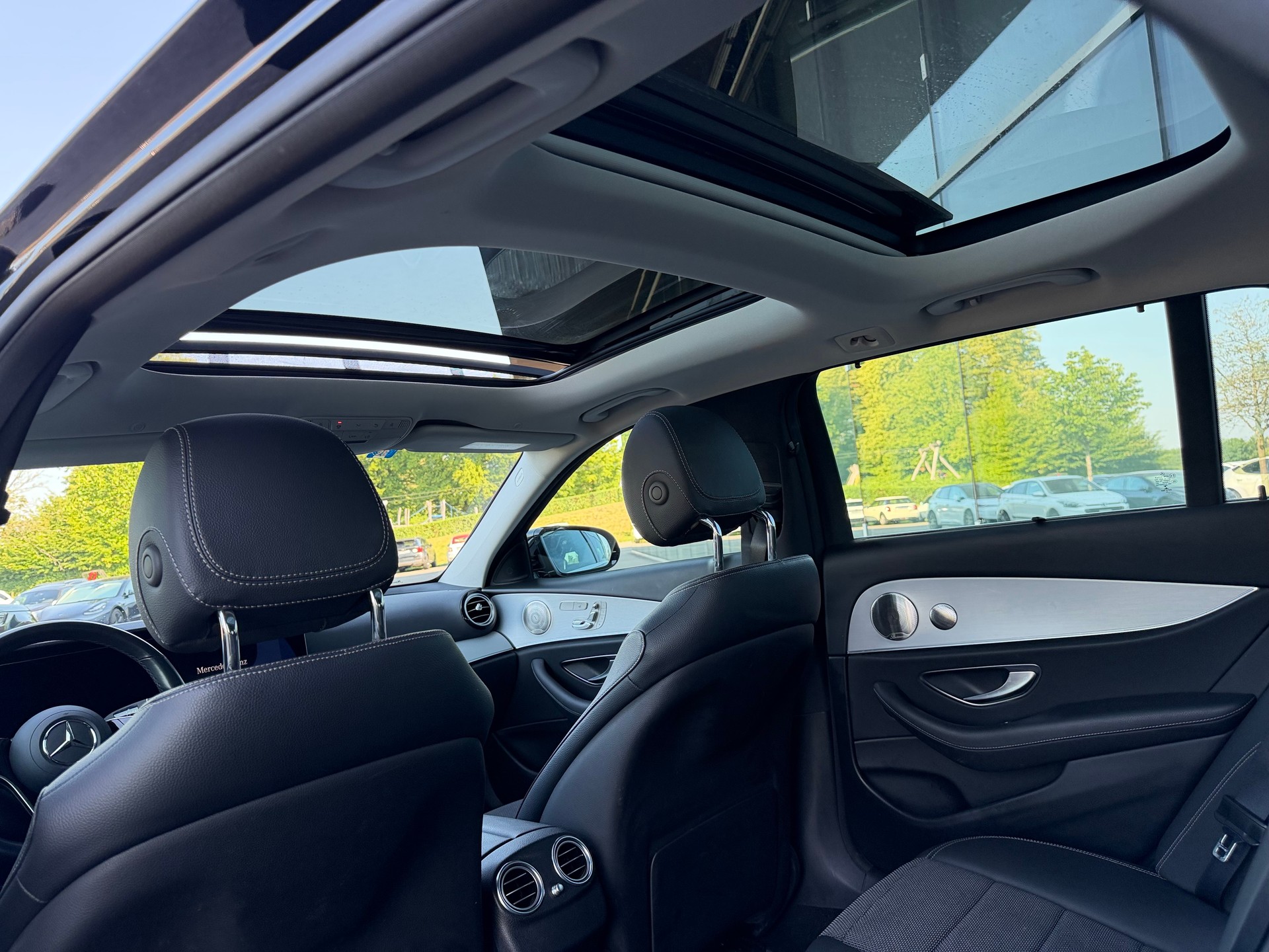 MERCEDES-BENZ E 300 e T 9G-Tronic AMG-LINE -- PANORAMA -- BURMESTER -- CH-Fahrzeug-image-14