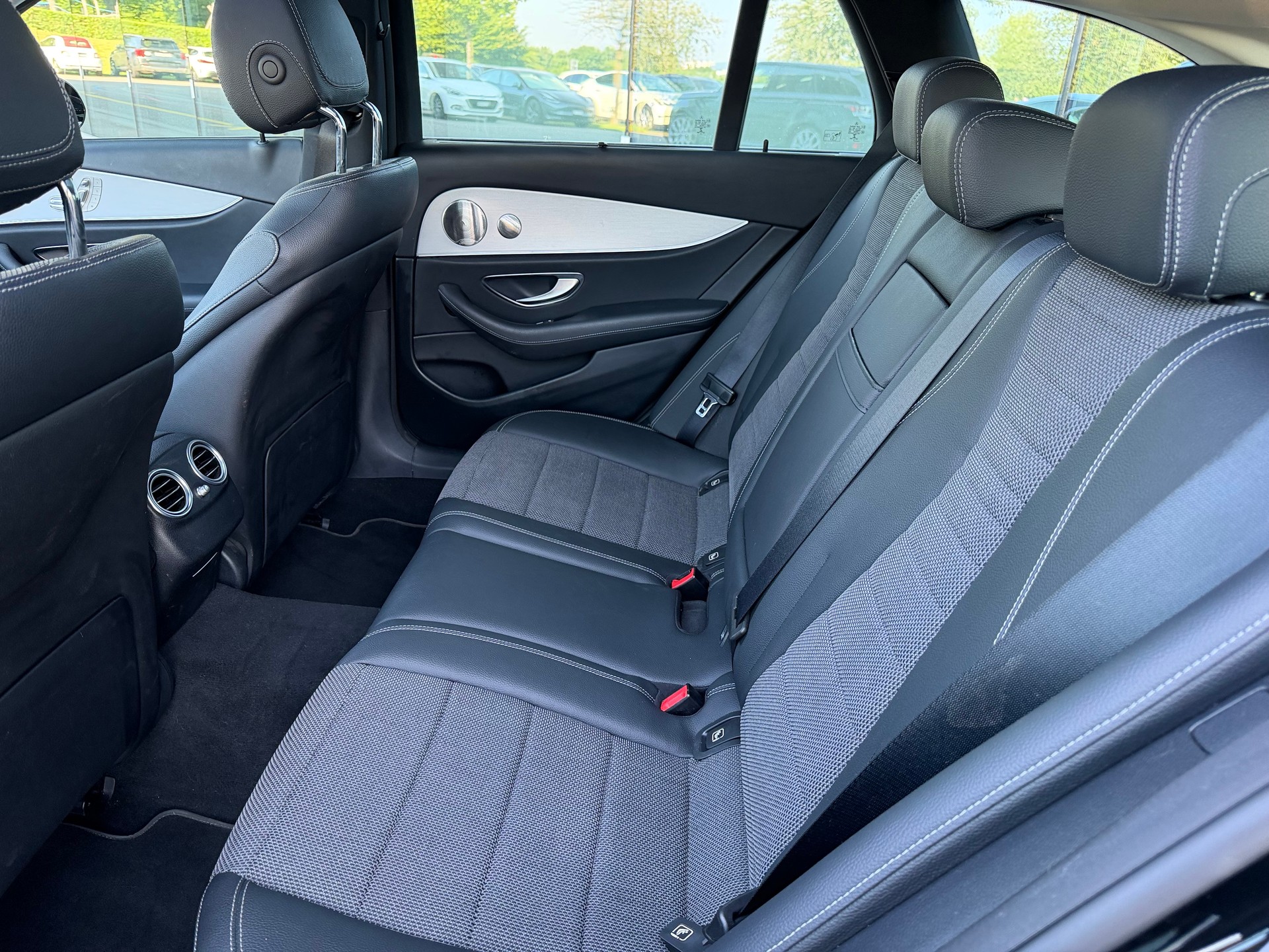 MERCEDES-BENZ E 300 e T 9G-Tronic AMG-LINE -- PANORAMA -- BURMESTER -- CH-Fahrzeug-image-15