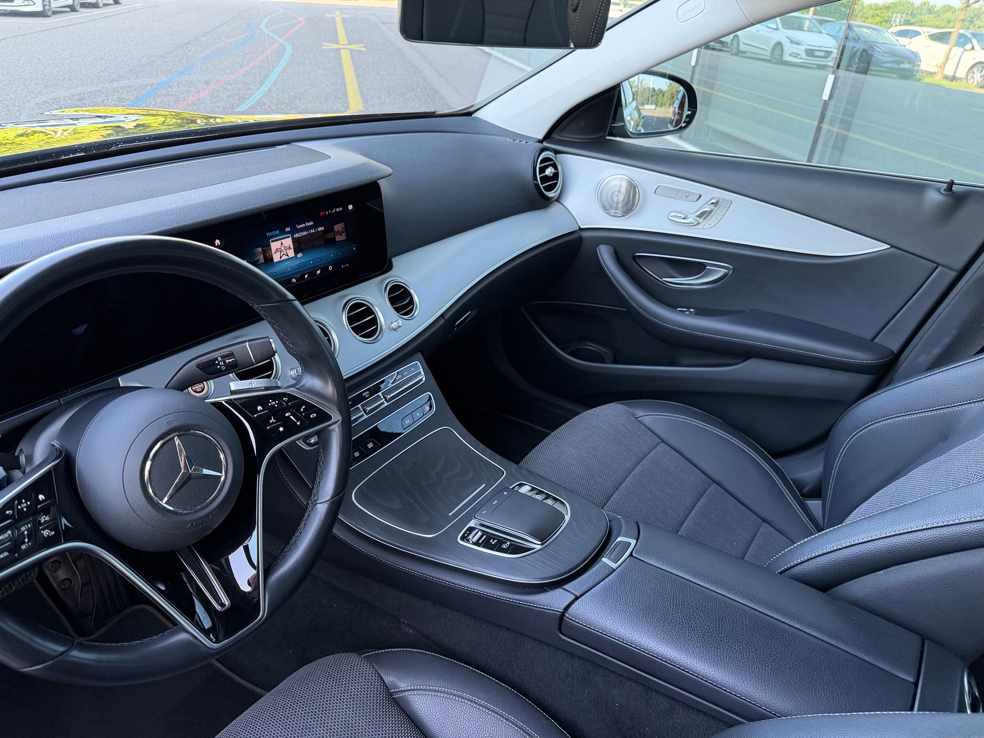 MERCEDES-BENZ E 300 e T 9G-Tronic AMG-LINE -- PANORAMA -- BURMESTER -- CH-Fahrzeug-image-11