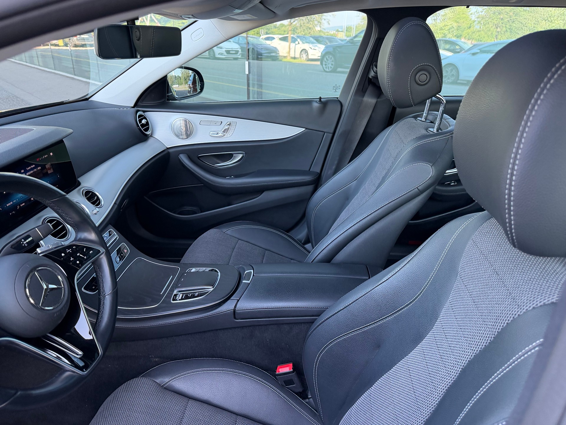 MERCEDES-BENZ E 300 e T 9G-Tronic AMG-LINE -- PANORAMA -- BURMESTER -- CH-Fahrzeug-image-10