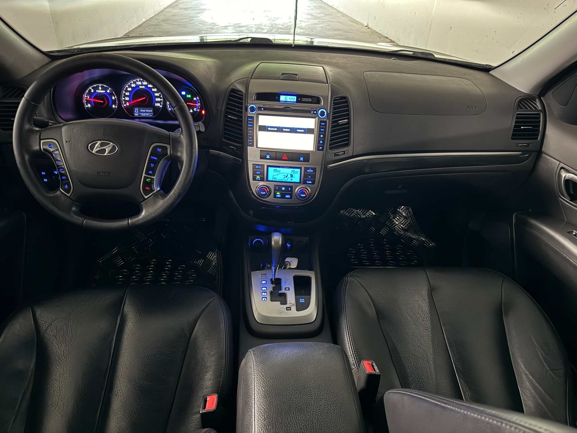HYUNDAI Santa Fe 2.2 CRDI Swiss Plus Edition 4WD Automatic-image-10