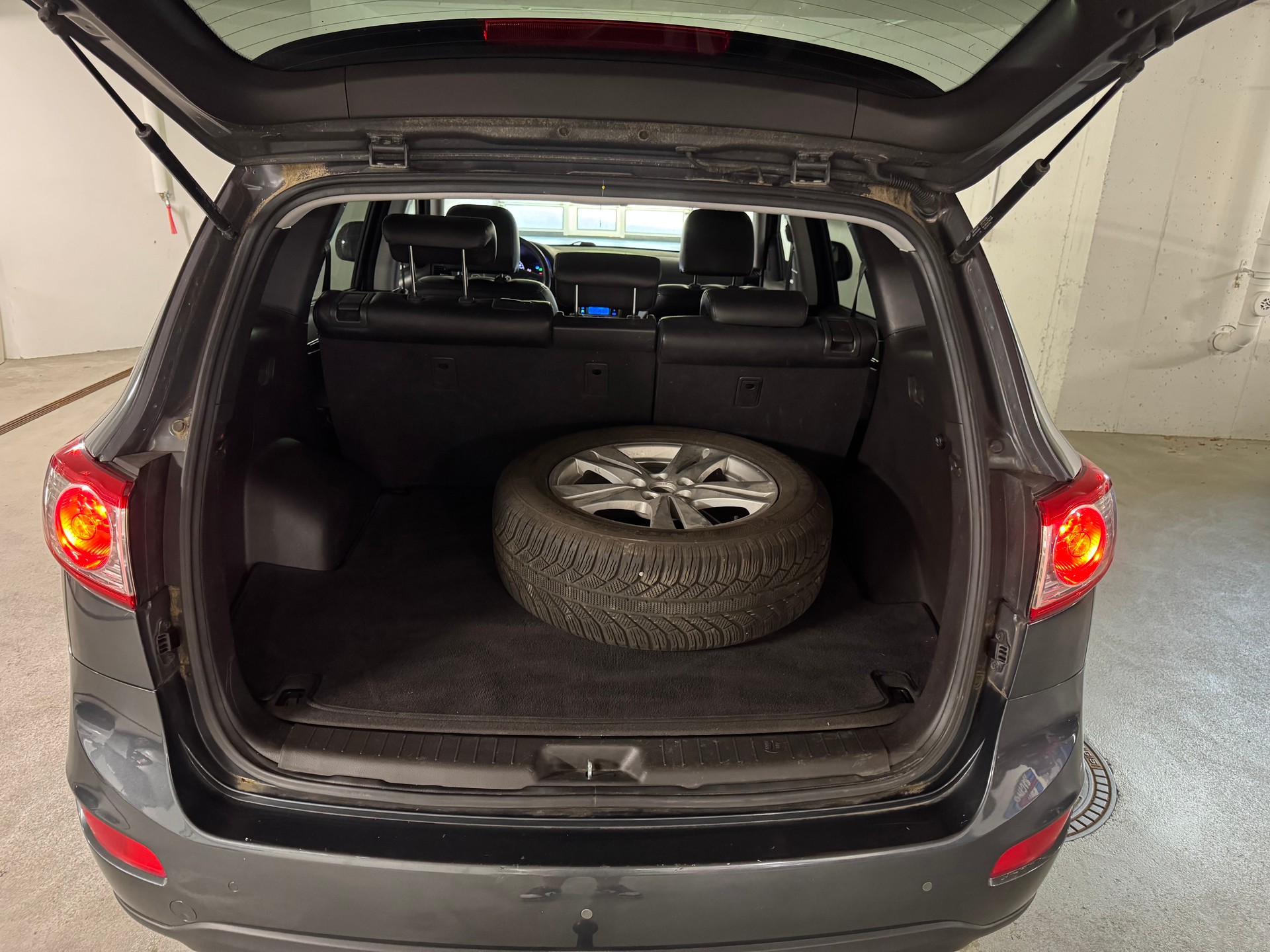 HYUNDAI Santa Fe 2.2 CRDI Swiss Plus Edition 4WD Automatic-image-7