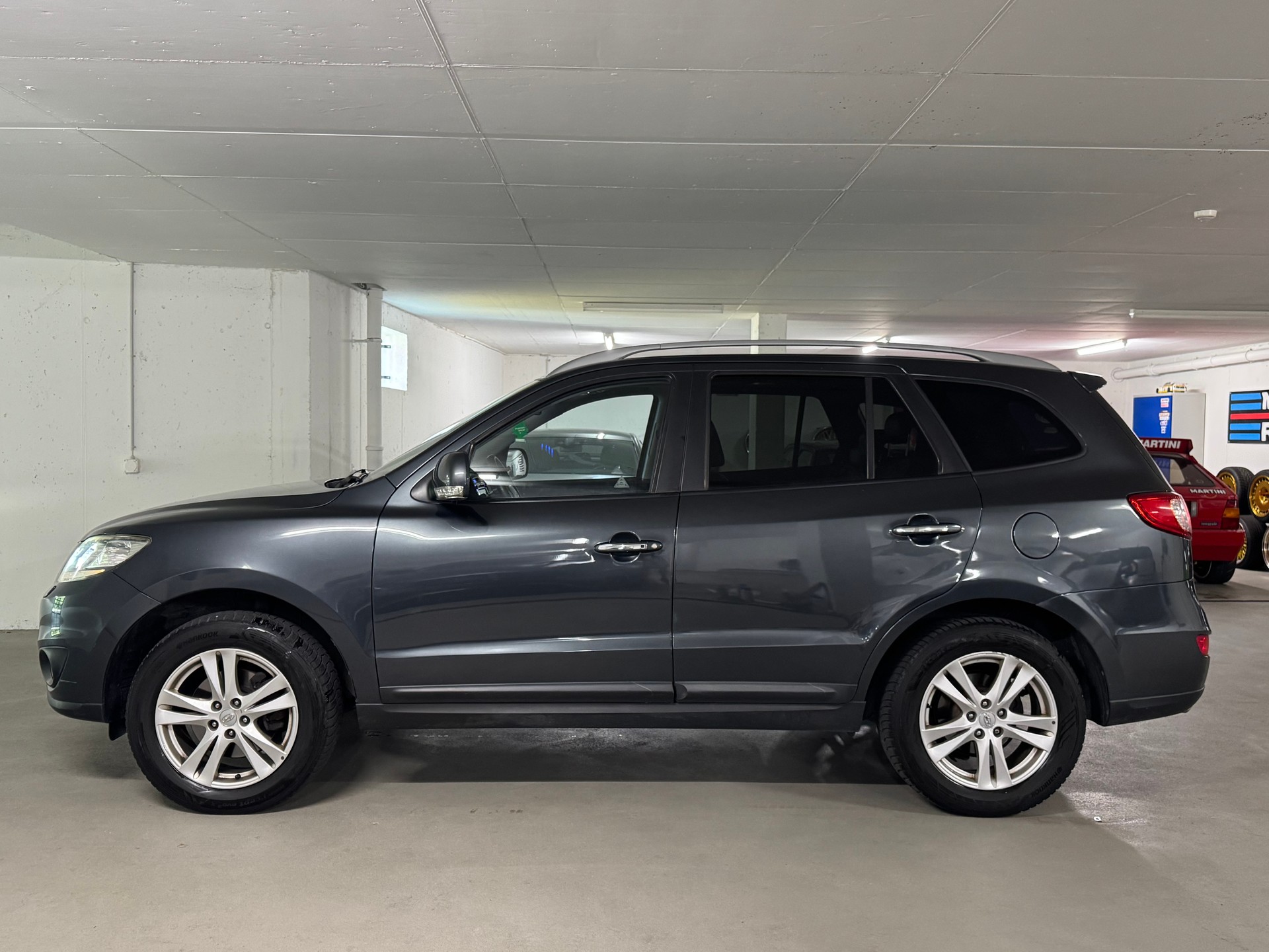 HYUNDAI Santa Fe 2.2 CRDI Swiss Plus Edition 4WD Automatic-image-3