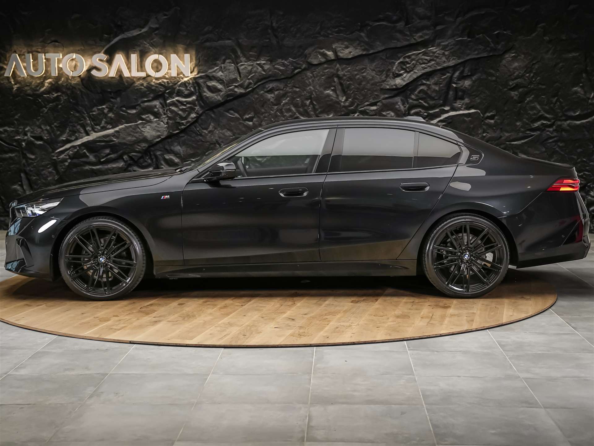 BMW 520d xDrive M Sport Steptronic *Werksgarantie*21" Felgen*Sitzlüftung*Head Up*Harman/Kardon*-showroom-element-2