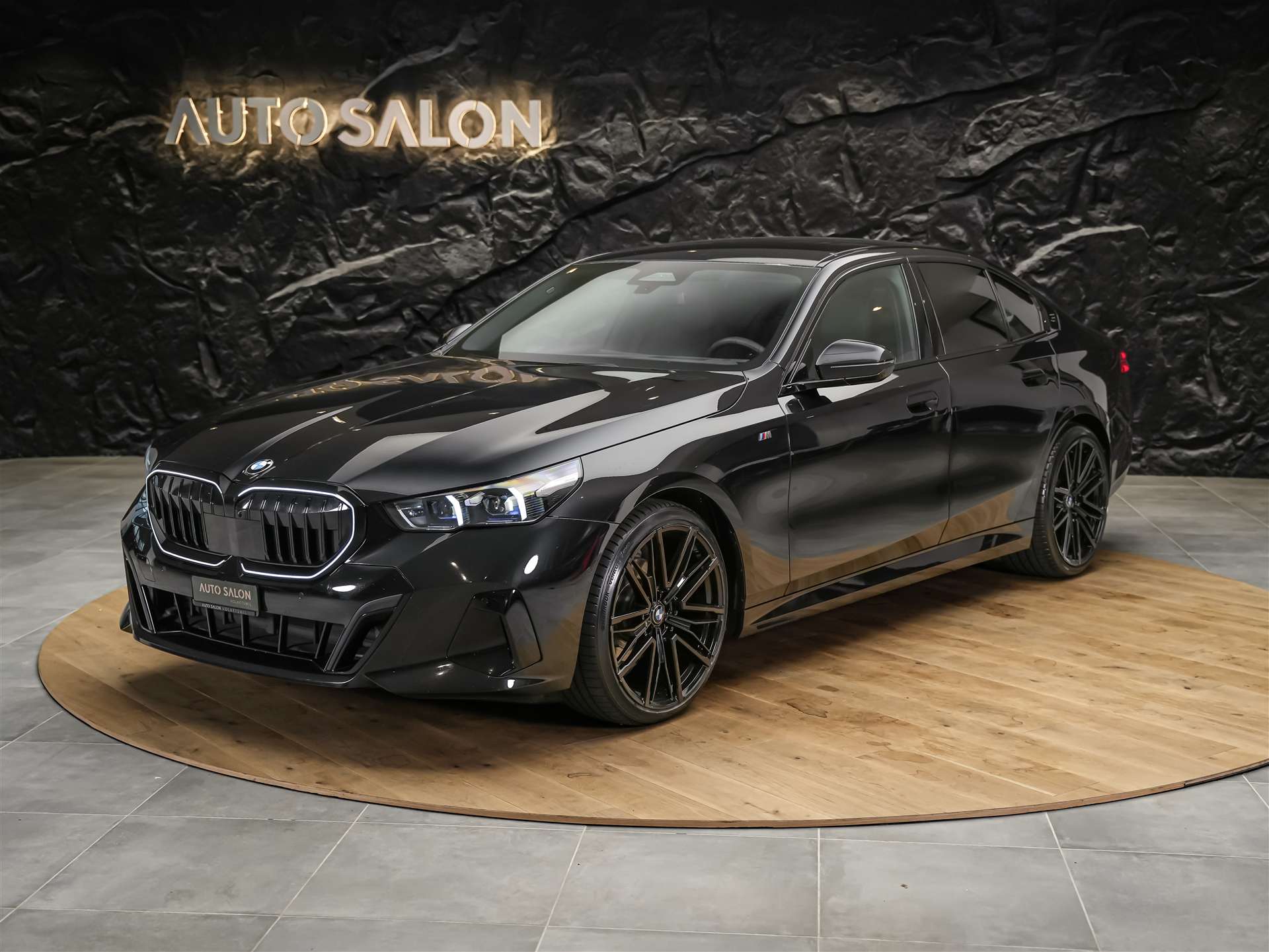 BMW 520d xDrive M Sport Steptronic *Werksgarantie*21" Felgen*Sitzlüftung*Head Up*Harman/Kardon*-showroom-element-1