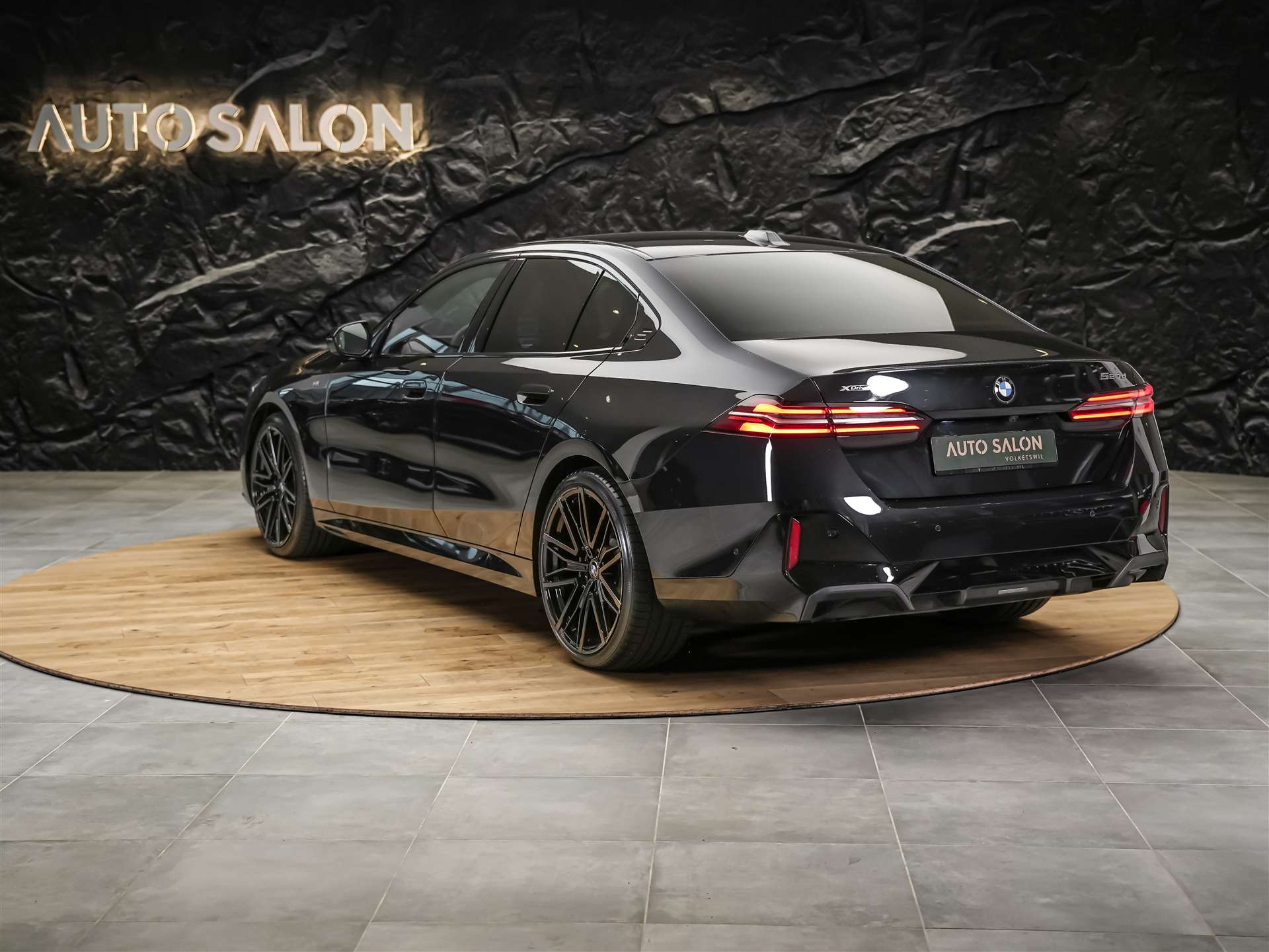 BMW 520d xDrive M Sport Steptronic *Werksgarantie*21" Felgen*Sitzlüftung*Head Up*Harman/Kardon*-showroom-element-3