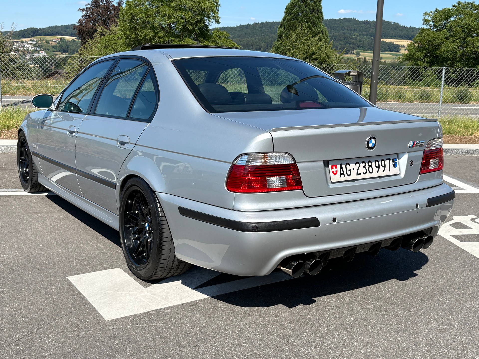 BMW E39 M5-image-3