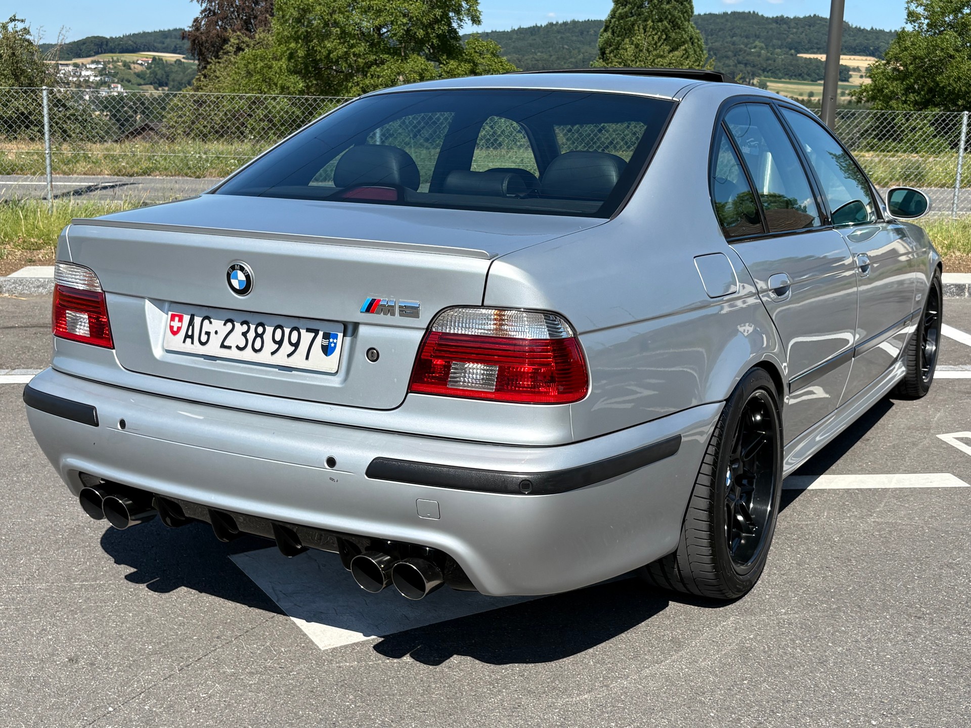 BMW E39 M5-image-1