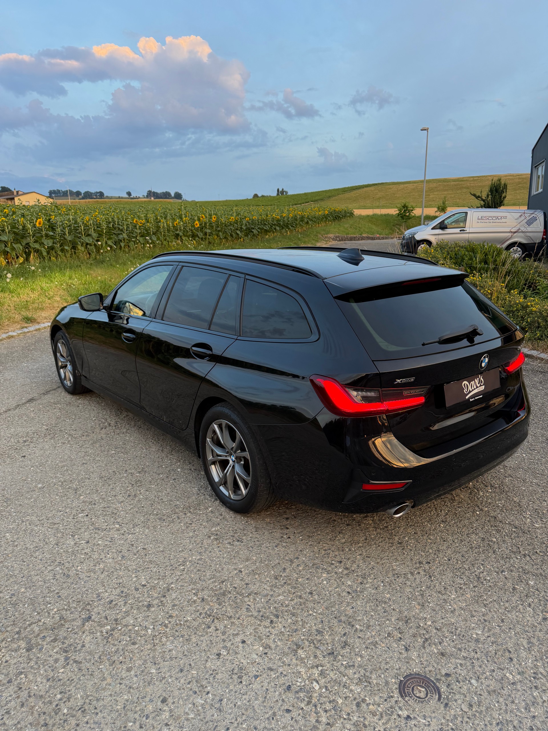 BMW 320d xDrive 48V Touring Sport Line Steptronic-image-2