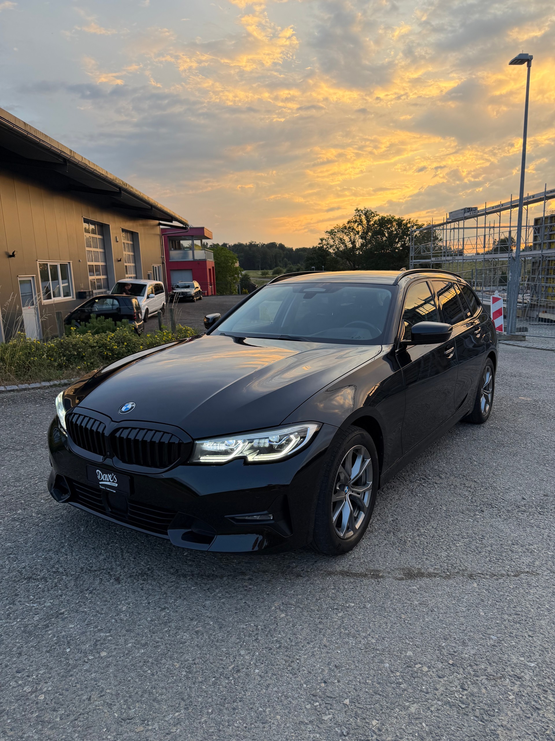 BMW 320d xDrive 48V Touring Sport Line Steptronic-image-0