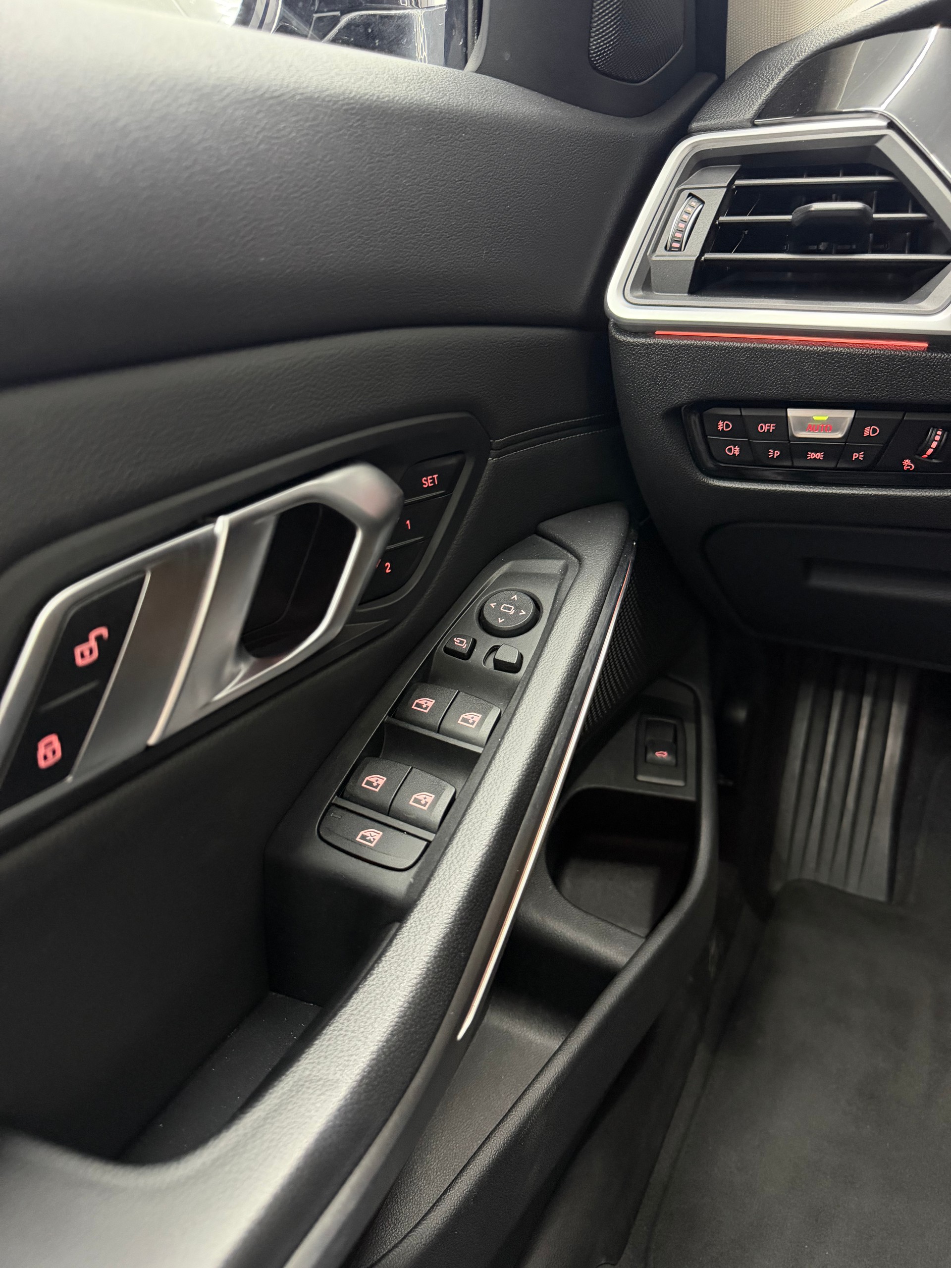BMW 320d xDrive 48V Touring Sport Line Steptronic-image-9