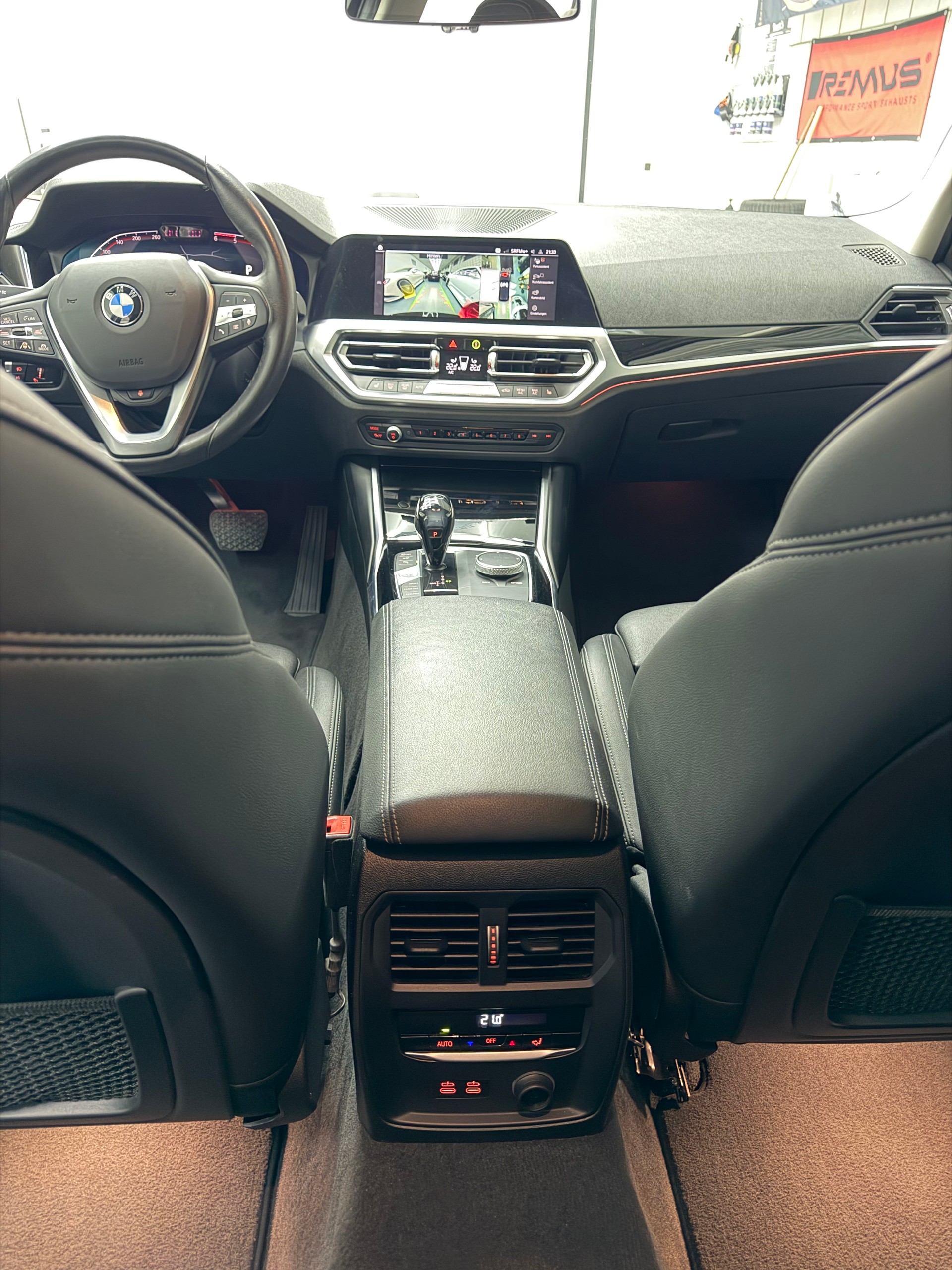 BMW 320d xDrive 48V Touring Sport Line Steptronic-image-21