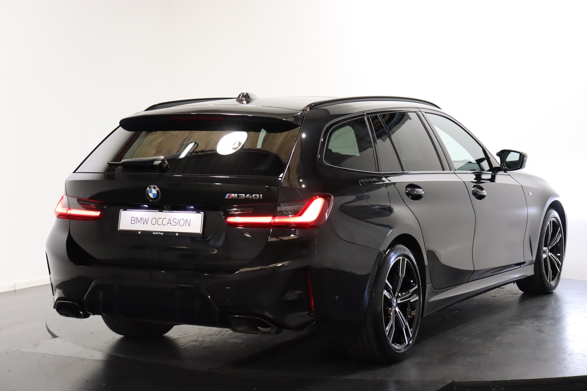 BMW M340i xDrive Touring-image-5