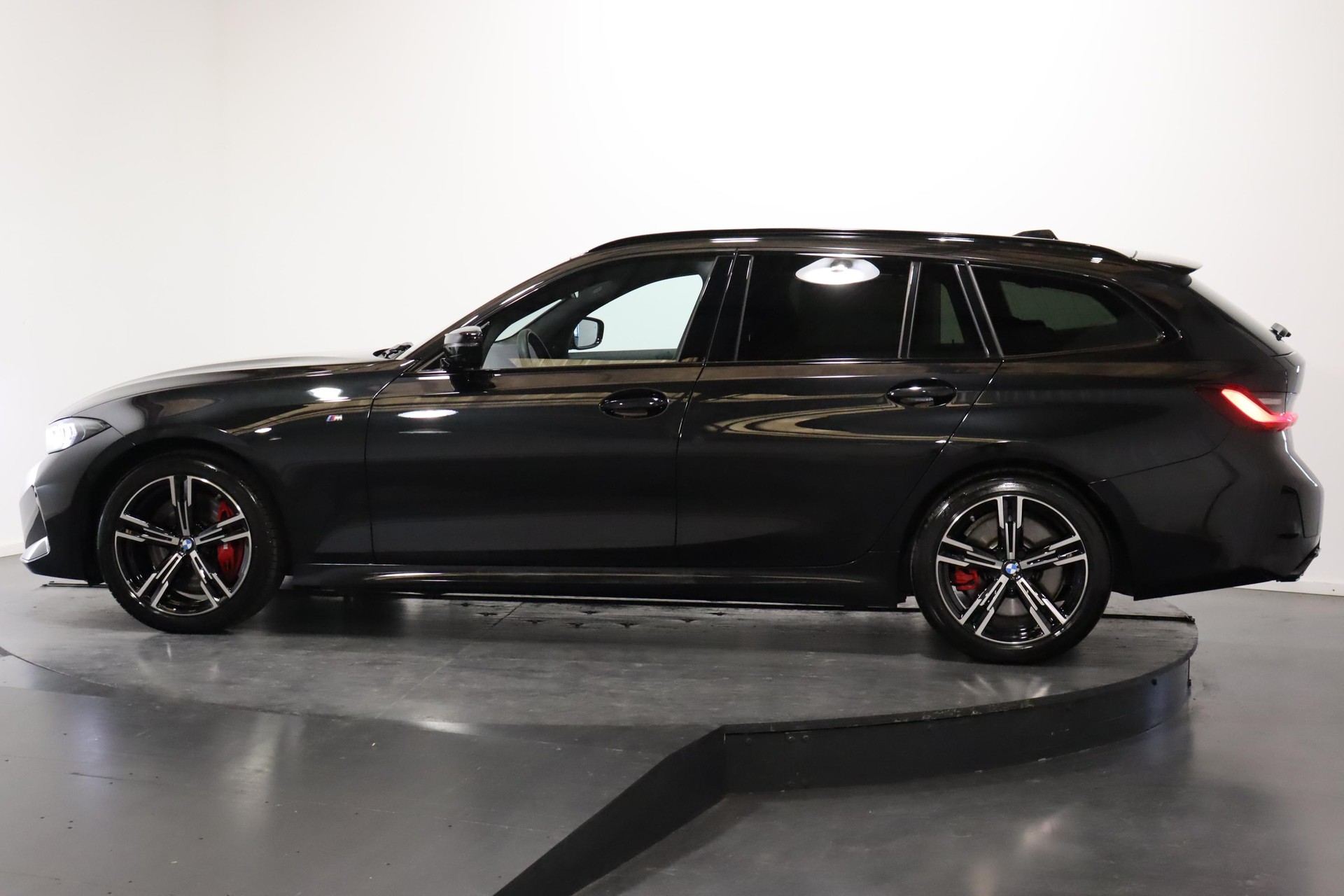 BMW M340i xDrive Touring-image-3