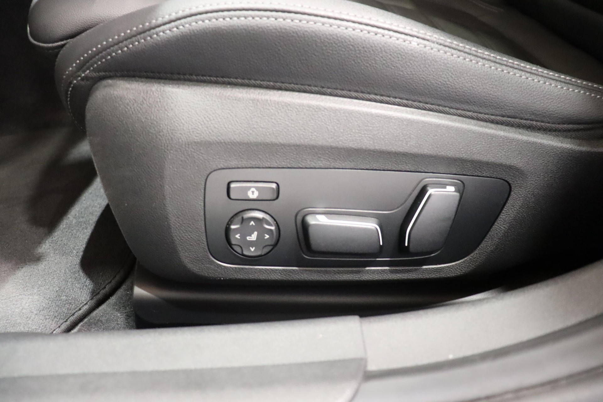 BMW M340i xDrive Touring-image-2