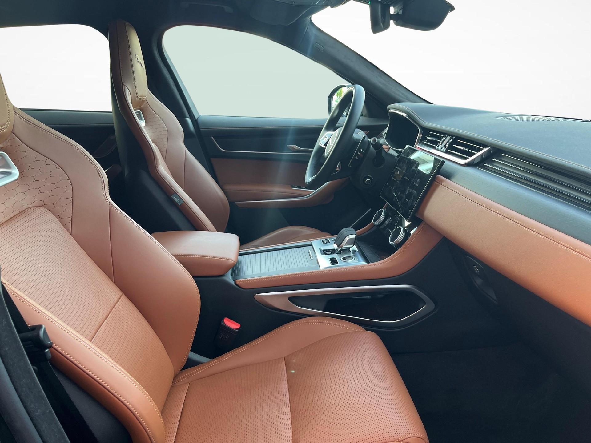 JAGUAR F-Pace 2.0 P400e R-Dynamic HSE 90th Anniversary Ed. AWD-image-9