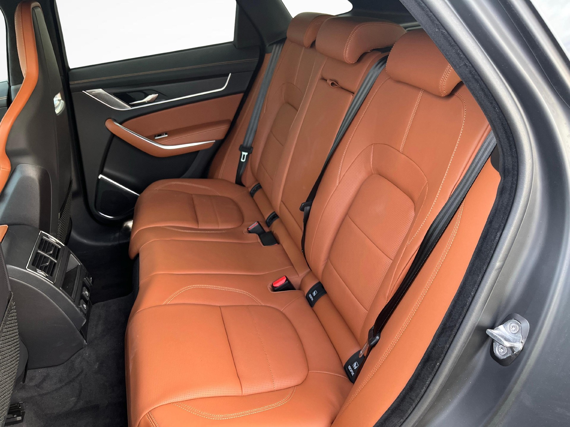 JAGUAR F-Pace 2.0 P400e R-Dynamic HSE 90th Anniversary Ed. AWD-image-10