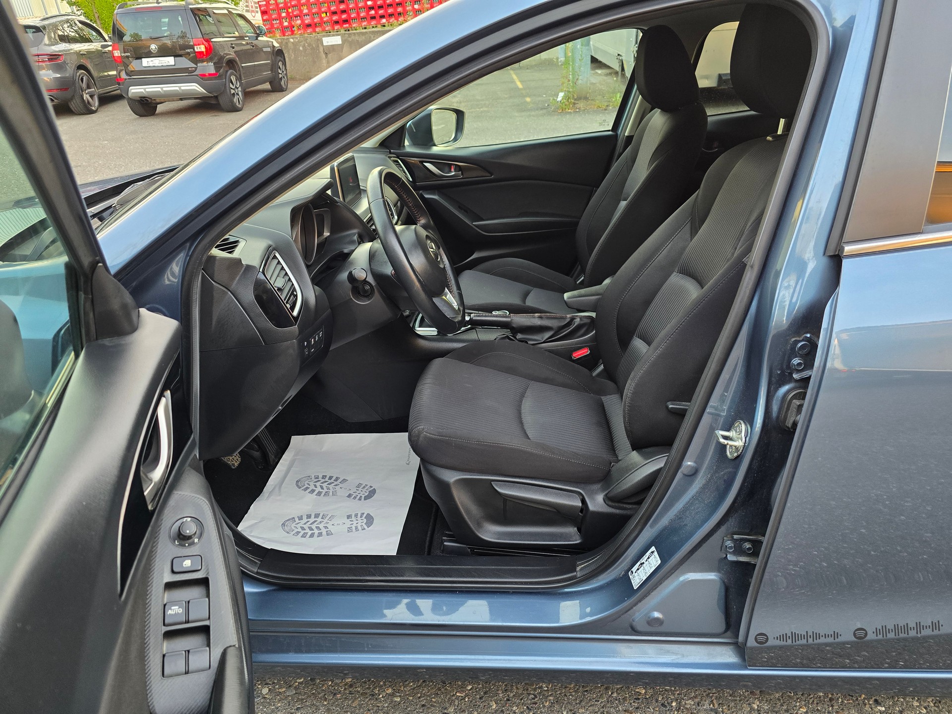 MAZDA 3 SKYACTIV-G 100 Ambition Plus-image-11