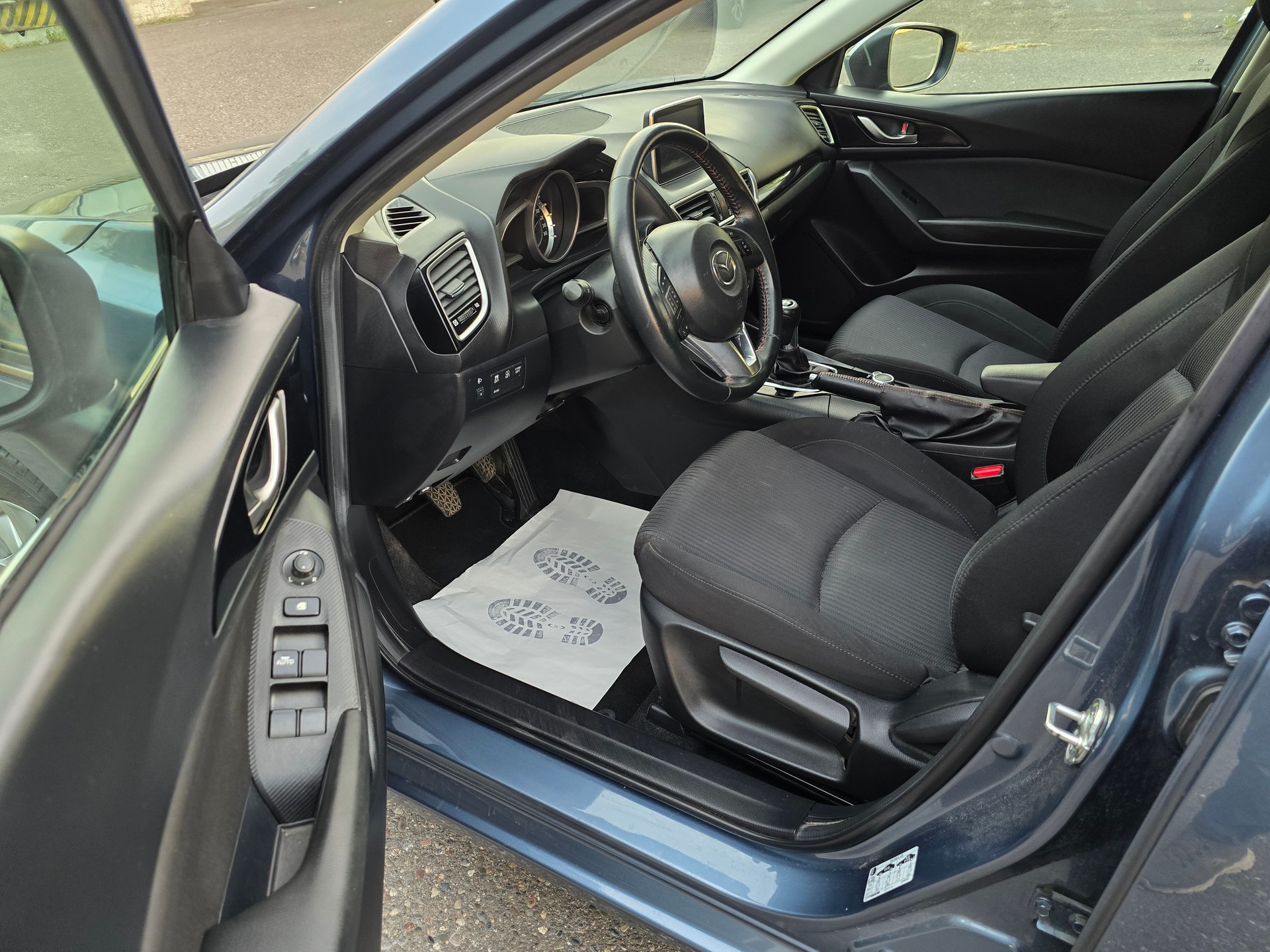 MAZDA 3 SKYACTIV-G 100 Ambition Plus-image-12