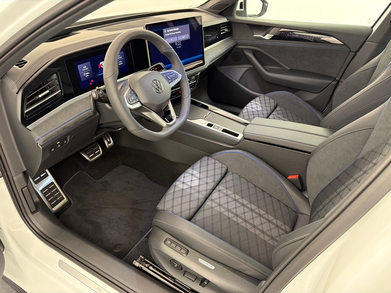 VW Passat 1.5TSI PHEV R-Line-image-4