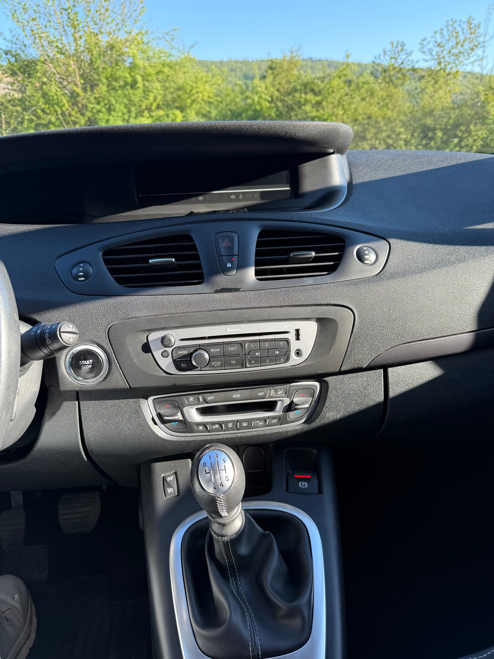 RENAULT Scénic 1.5 dCi Expression-image-9