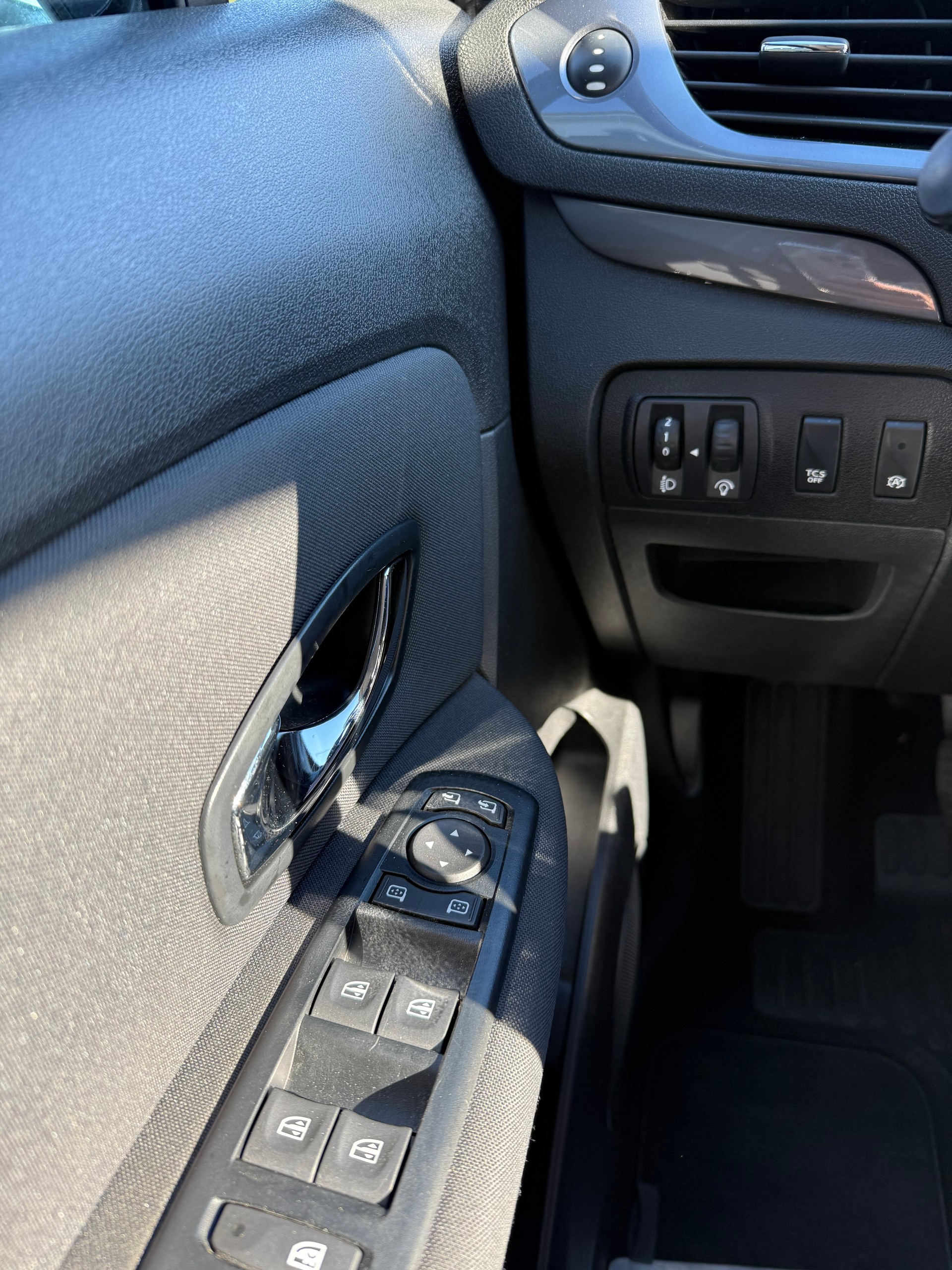 RENAULT Scénic 1.5 dCi Expression-image-10